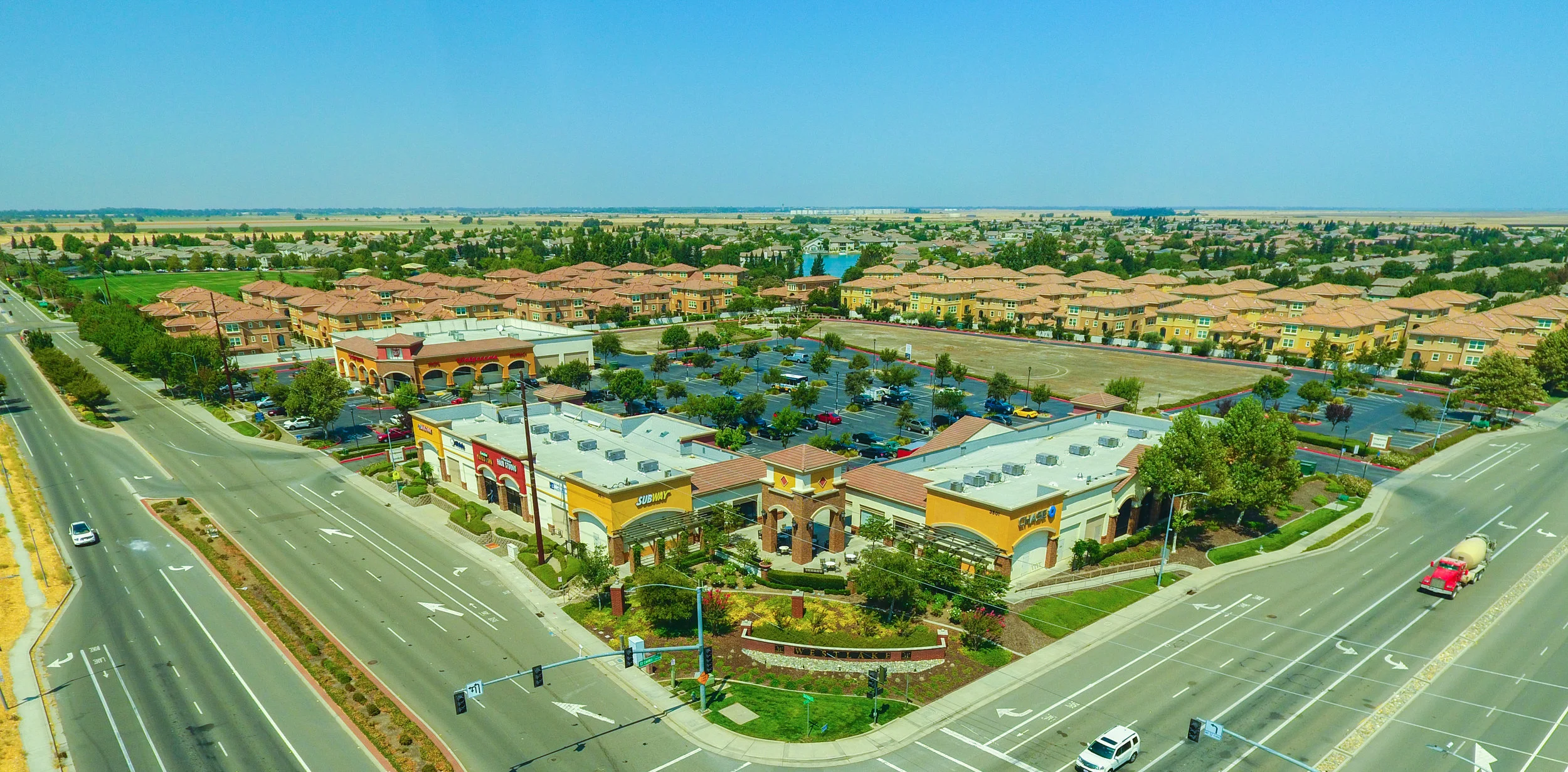 Highroglyph specializes in capturing professional aerial photos and videos of your commercial or residential listings.