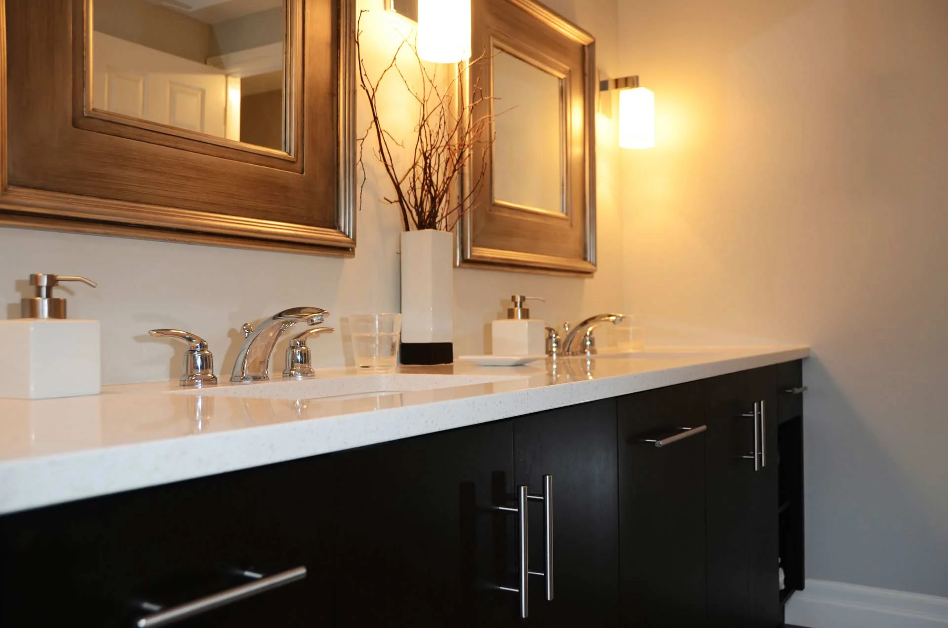 Custom-Vanities-JK2_3543-b.jpg