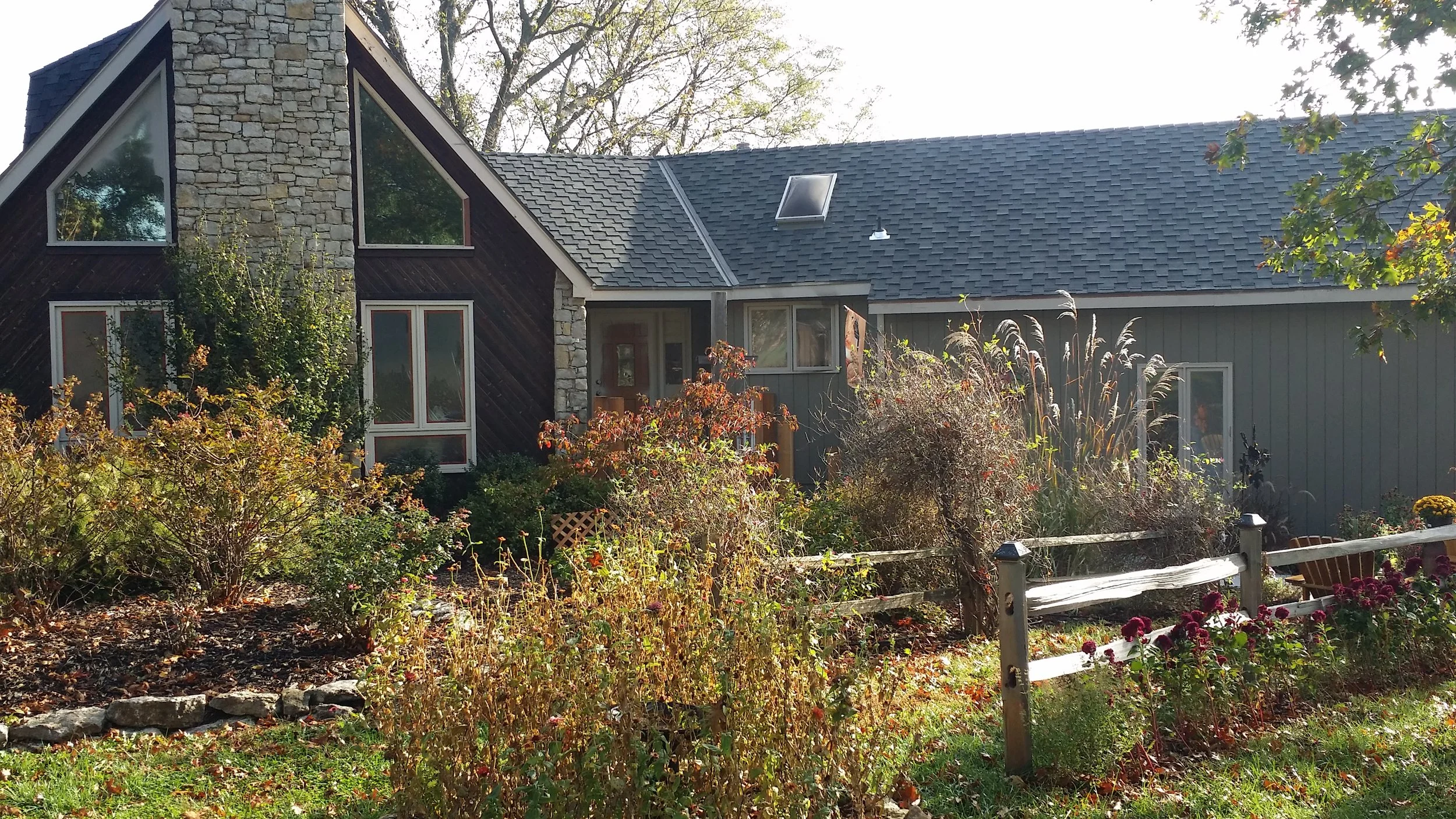 My Brother Joe's house. Re-roofed by In2GutRs in Storm Gray Malarkey Windsor.