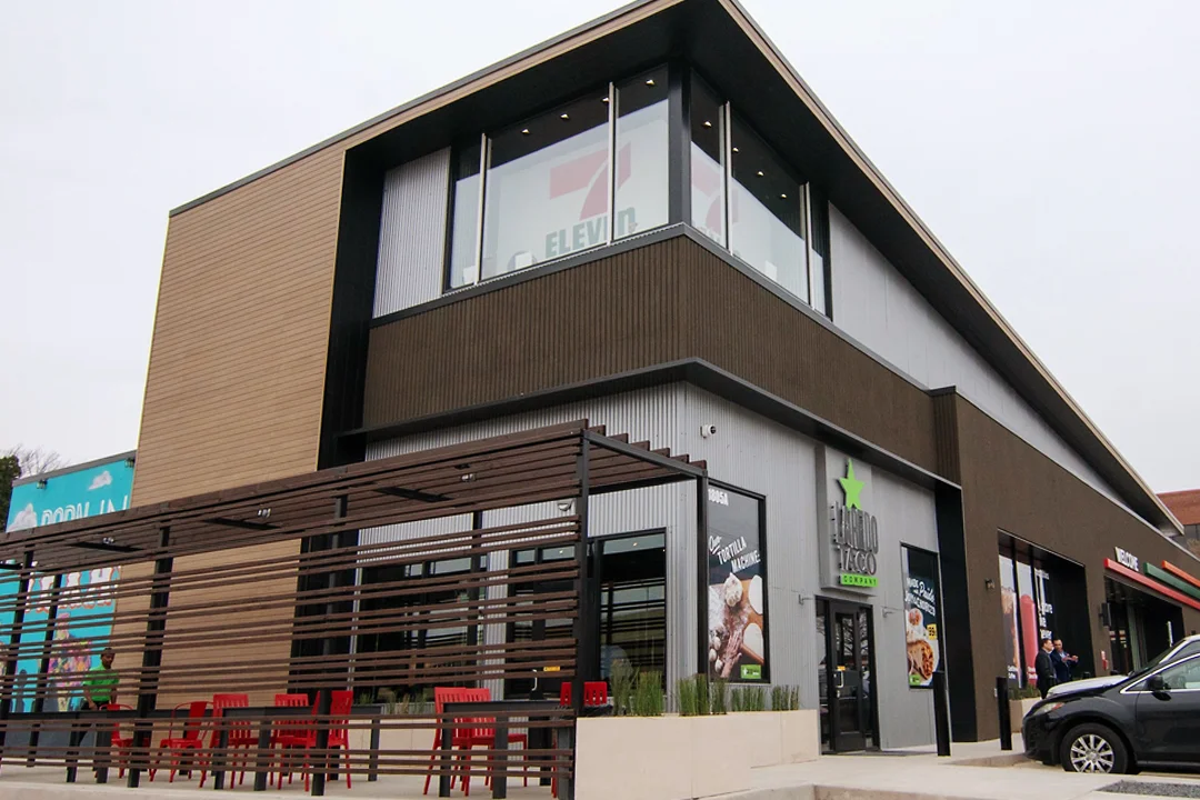 米セブンイレブン、コンビニの常識を覆す店舗オープン