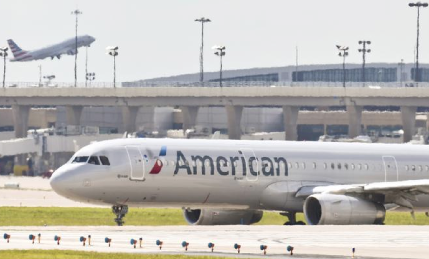 羽田空港発着、2路線開設と増便を仮承認【アメリカン航空】