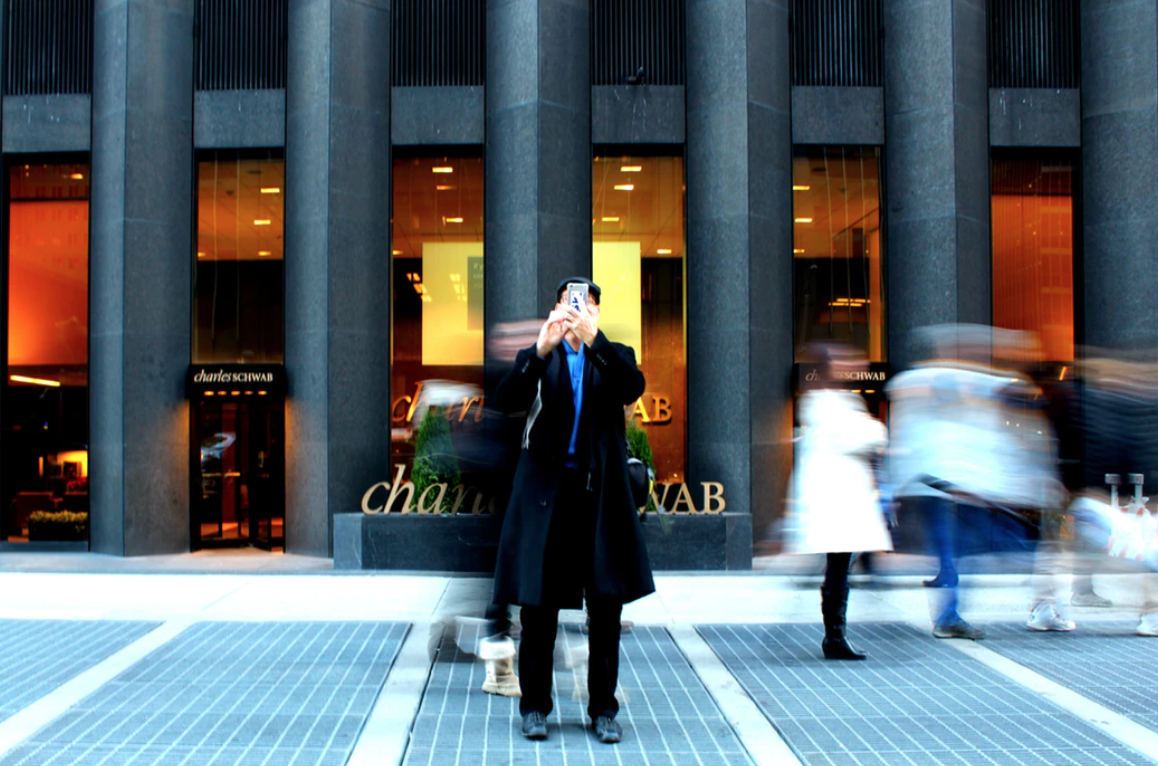 チャールズ・シュワブ（Charles Schwab）、ダラスに本社移転