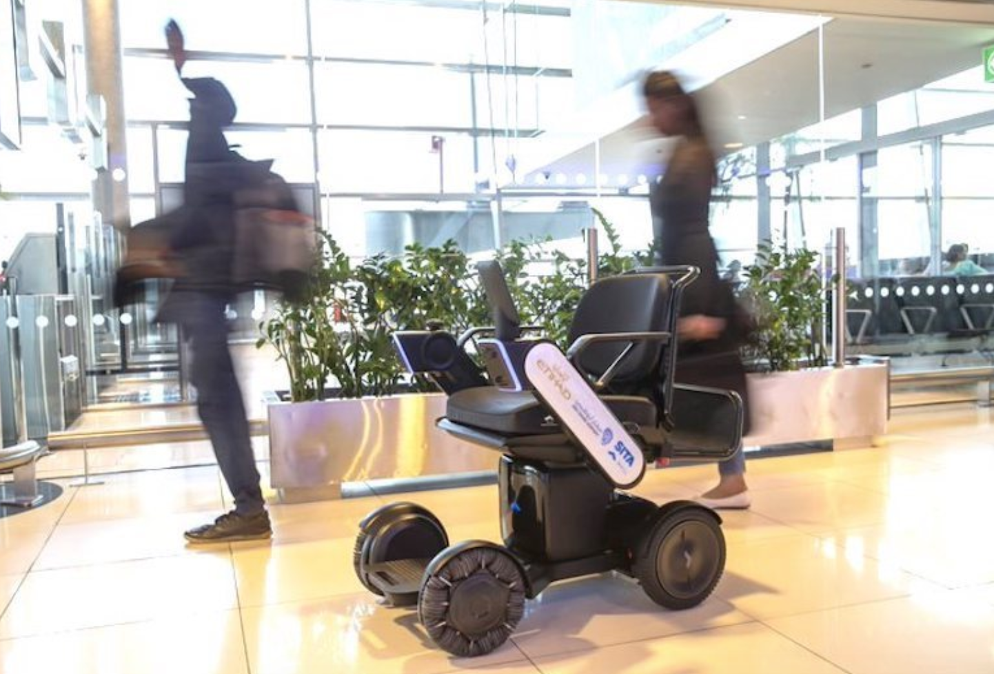 自動運転パーソナルモビリティ実証実験【DFW国際空港】