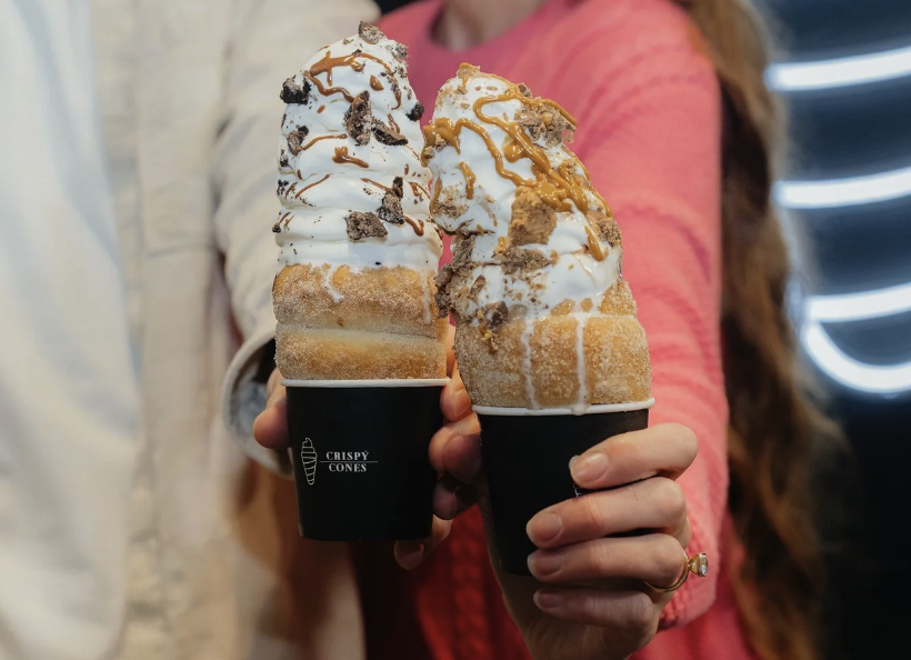 「クリスピーコーンズ」のチェコ風“煙突ソフト”が熱い理由【ダラス・プレイノ発】