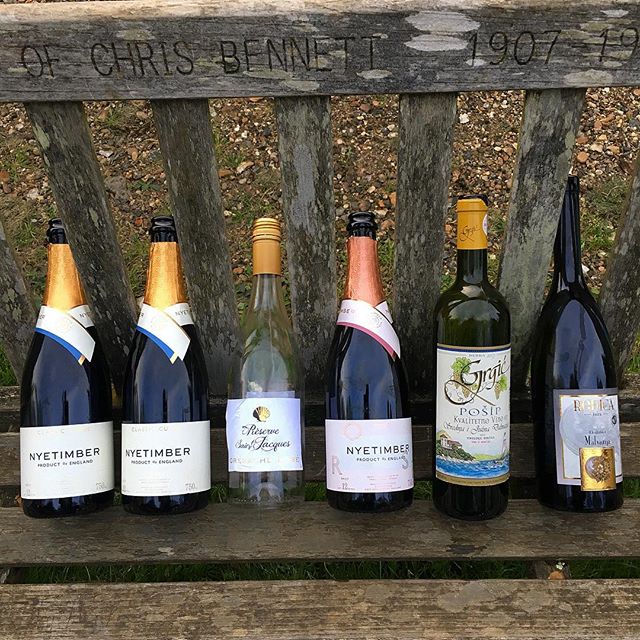 Croatia meets the UK. We enjoyed a great mix of English sparklers and delicious Croatian wines at a friend’s wedding celebration in London recently. If you haven’t tried sparkling wine from the UK yet you are missing out, it’s the next big thing! 🇬🇧 + 🇭🇷 = 👌
.
.
.
.
.
#englishwine #sparklingwine #croatianwine #winelovers #wineoclock #winetasting #winewednesday #bubbly #cheers #igwine #winetime