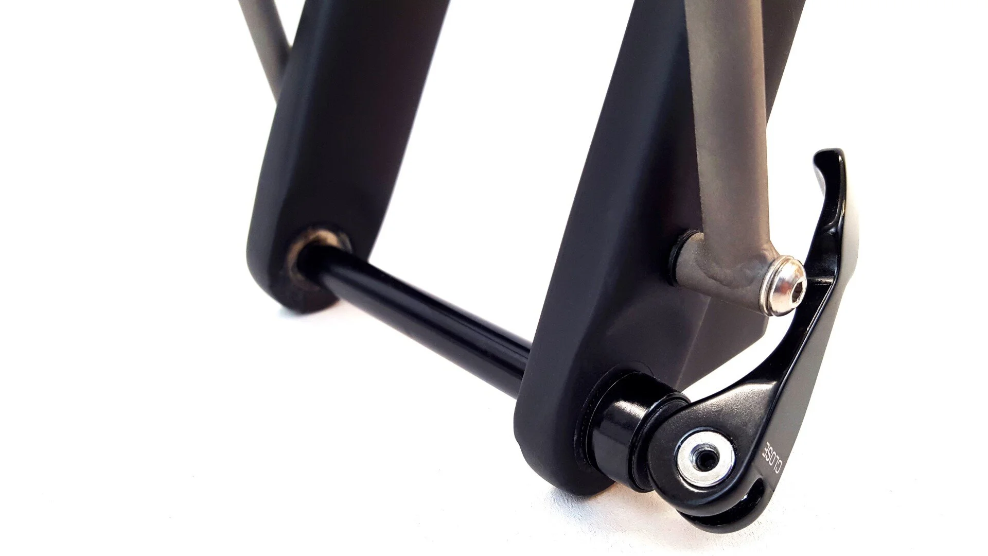 REN-FORK-GX1-RACK-DETAIL-FEET.jpg