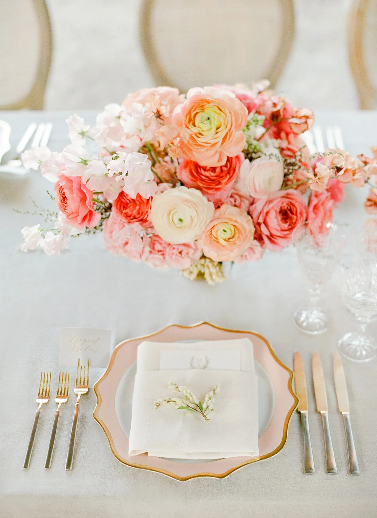 47_casa-de-perrin-pink-plates-weddings.jpg