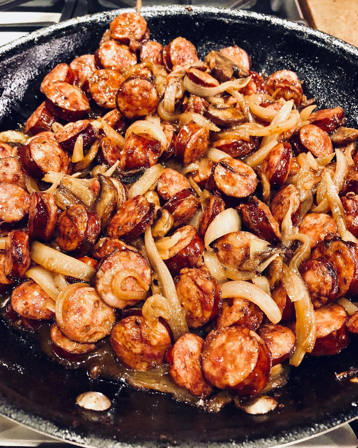 Let&rsquo;s Talk Dinner&hellip;If you want something that&rsquo;s easy, quick, delicious, and fits any budget...check out this dish tonight! 😆
.
1) Chop and cook 1 lb. of sausage in a pan and set to the side.
2) Cut up 1 onion and saute it in the sa