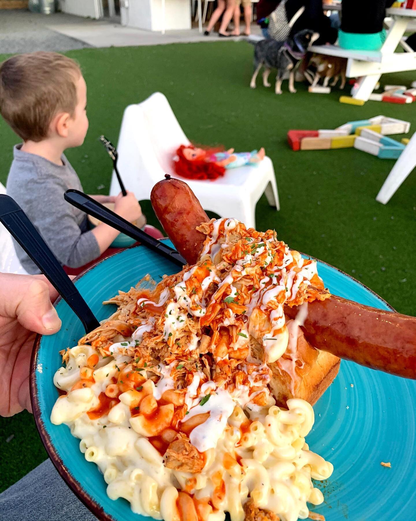Sausage Squad! Don&rsquo;t sleep on our peeps at @tallymacshack with this beautiful 😍 work of #SausageArt called &lsquo;Gouda Boy&rsquo;.

This bad boy is topped with a smoked gouda and Vermont cheddar mac + 12 hour smoked pulled pork topped with a 