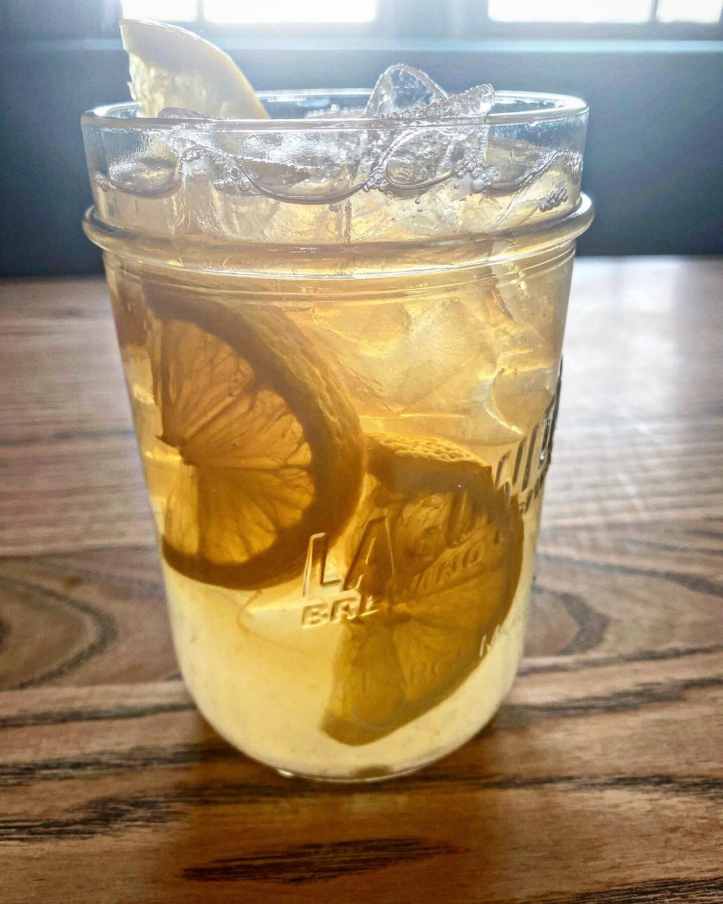 The tipsy tee is making its way back this summer ☀️ 

An Arnold Palmer spiked with some bourbon. 

On this sunny and hot day, this is sure to quench your thirst!