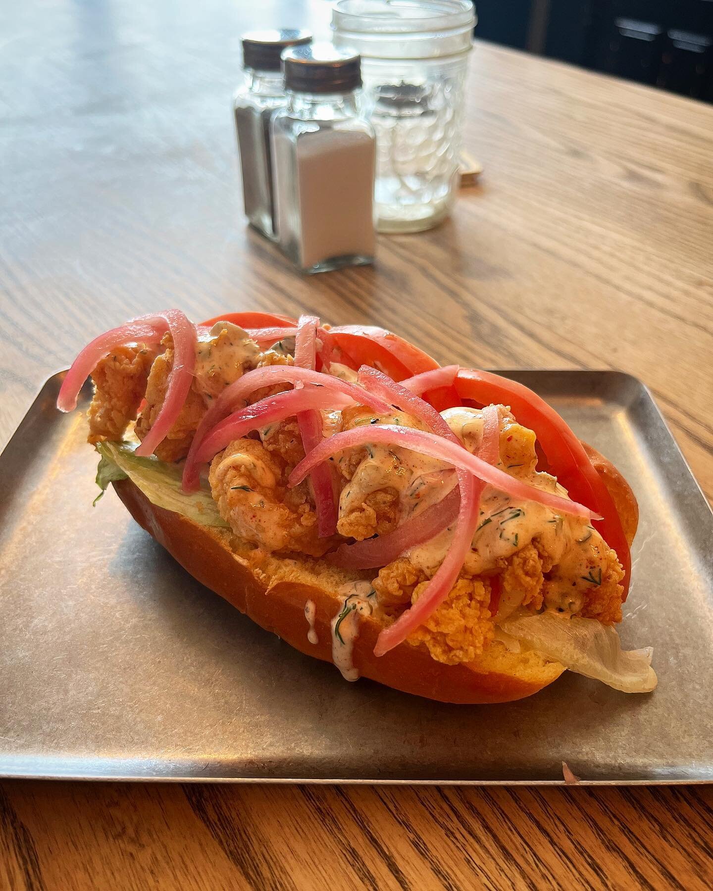 Sammy Saturdays brought to you by @chefryanblair 👨&zwj;🍳 

Shrimp Po boy with a lager remoulade 🍤🤤 

Until sold out.