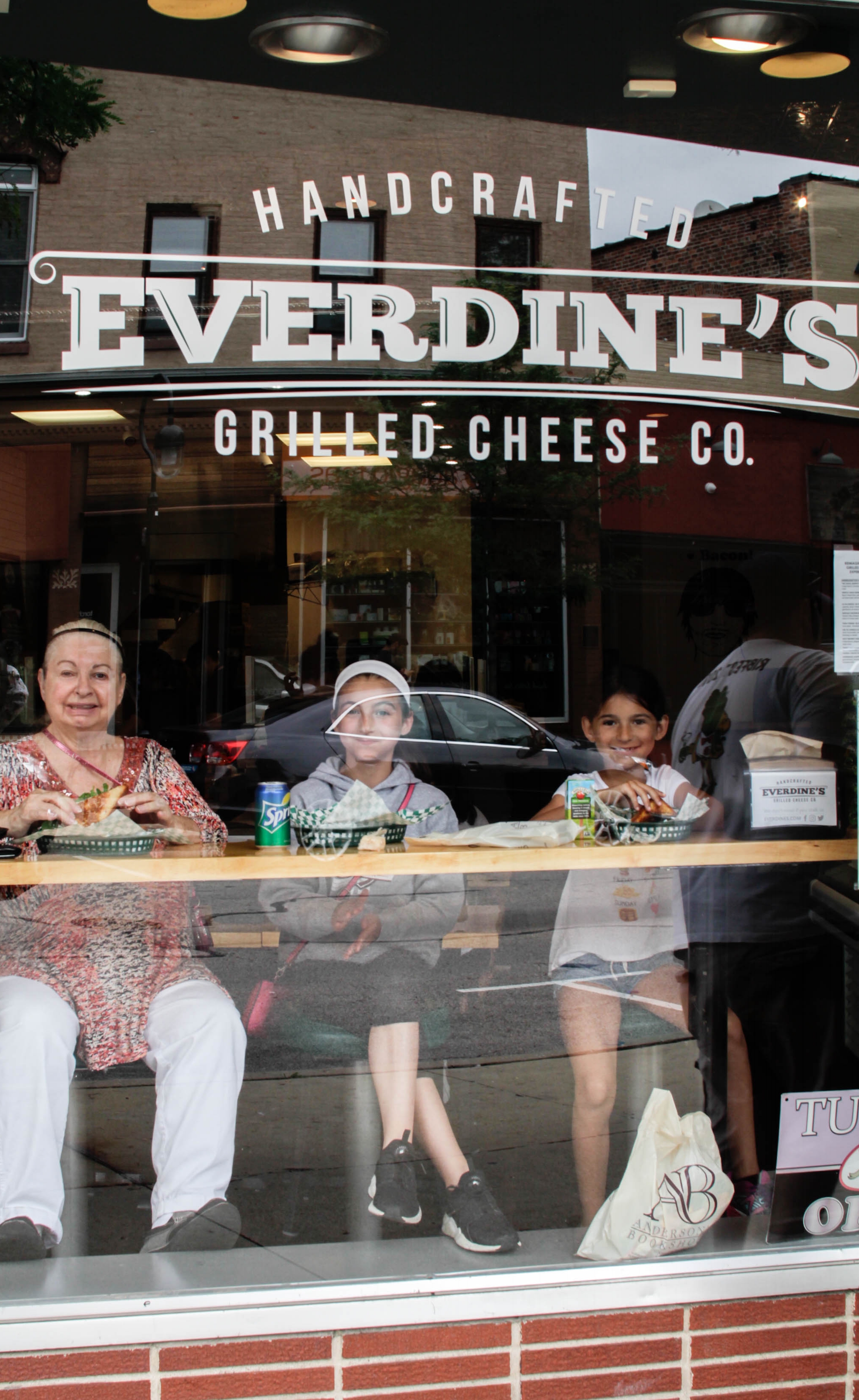 Everdines-grilled-cheese-downtown-naperville