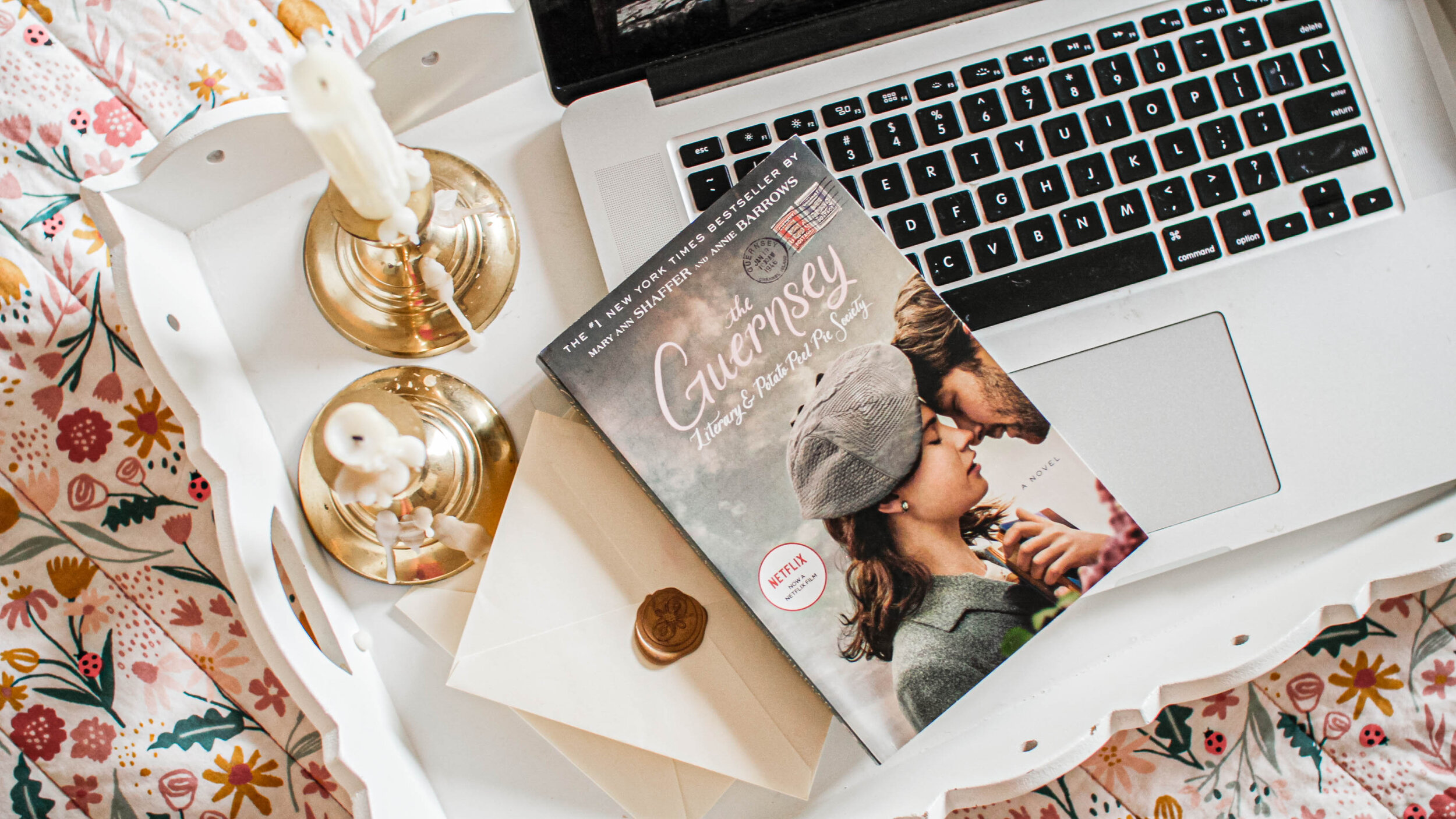 Book Review: The Guernsey Literary &amp; Potato Peel Pie Society