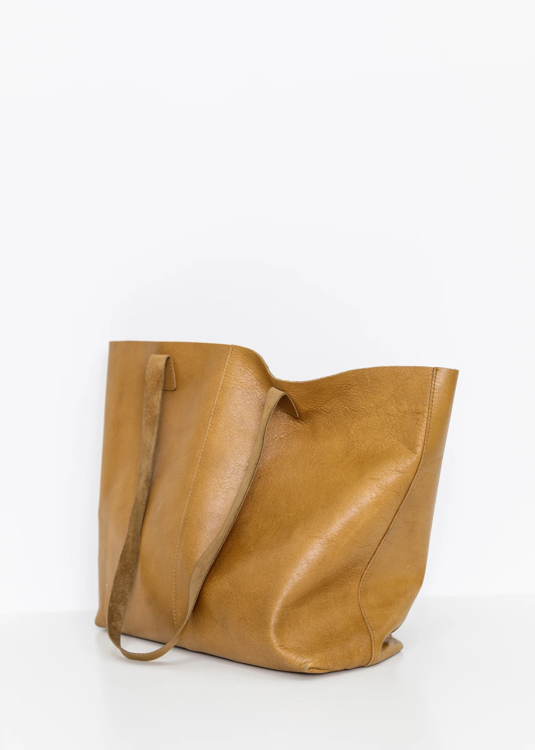 100%-leather-holdall.jpg