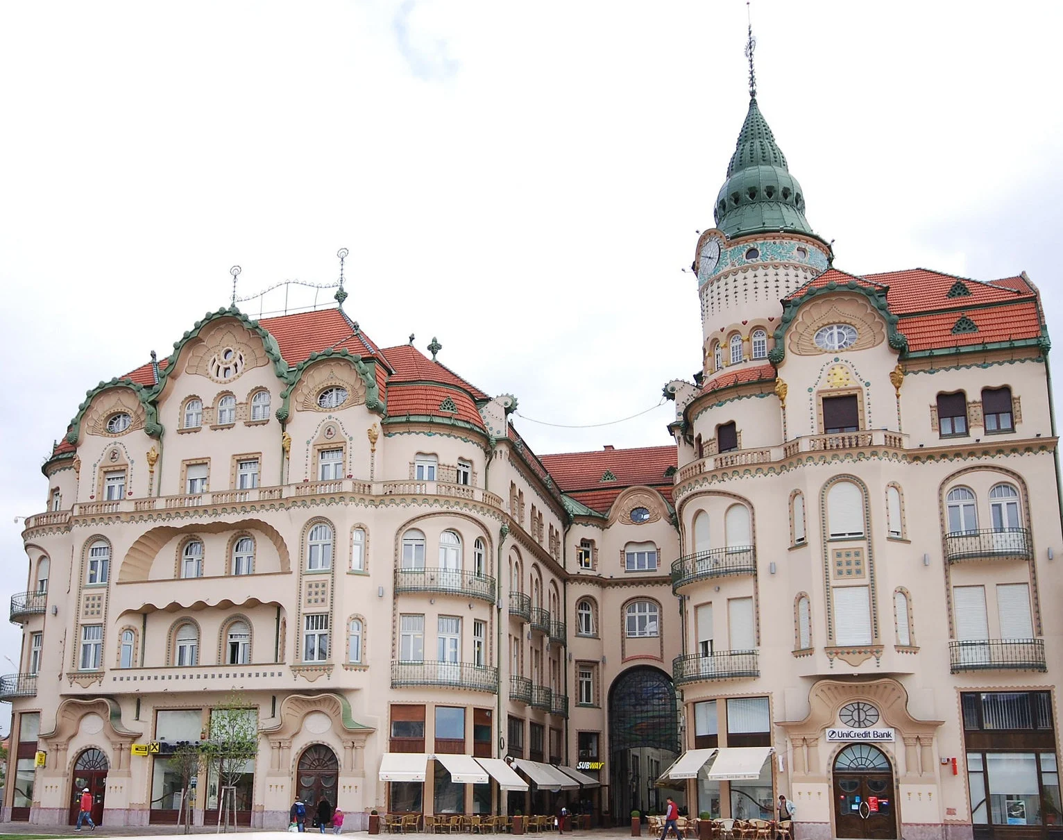 The "Black Eagle" Palace, Oradea (copyright: creative commons )