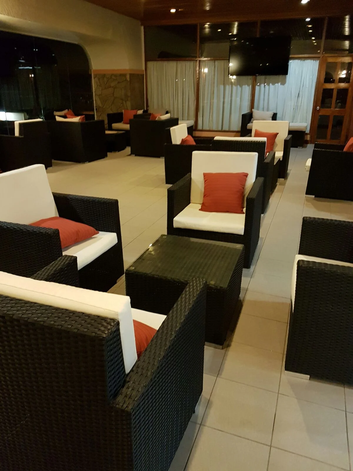 Soo many lounge options...