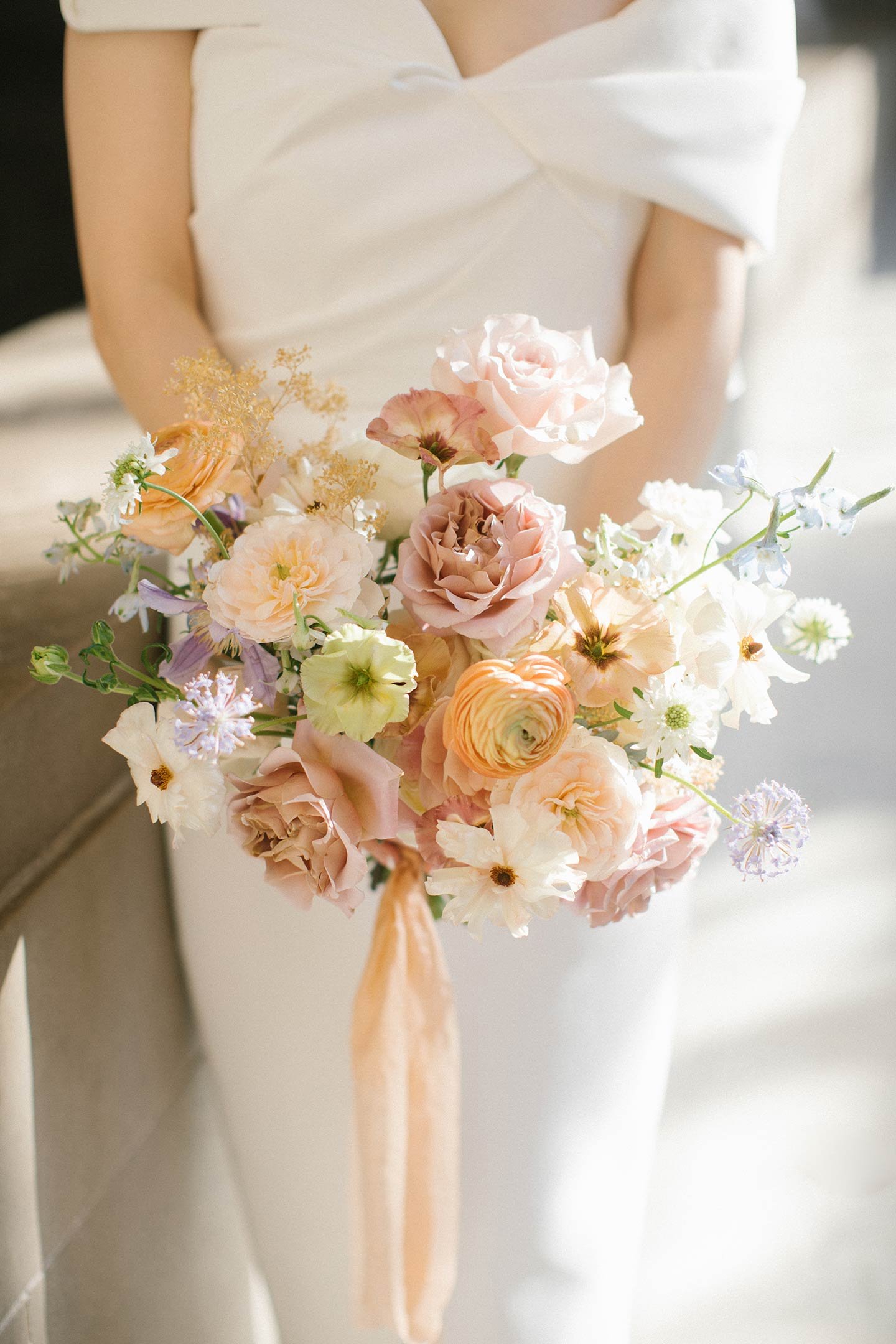 20_SanFrancisco-CityHall-Bride-Bouquet-SonyaYruel.jpg