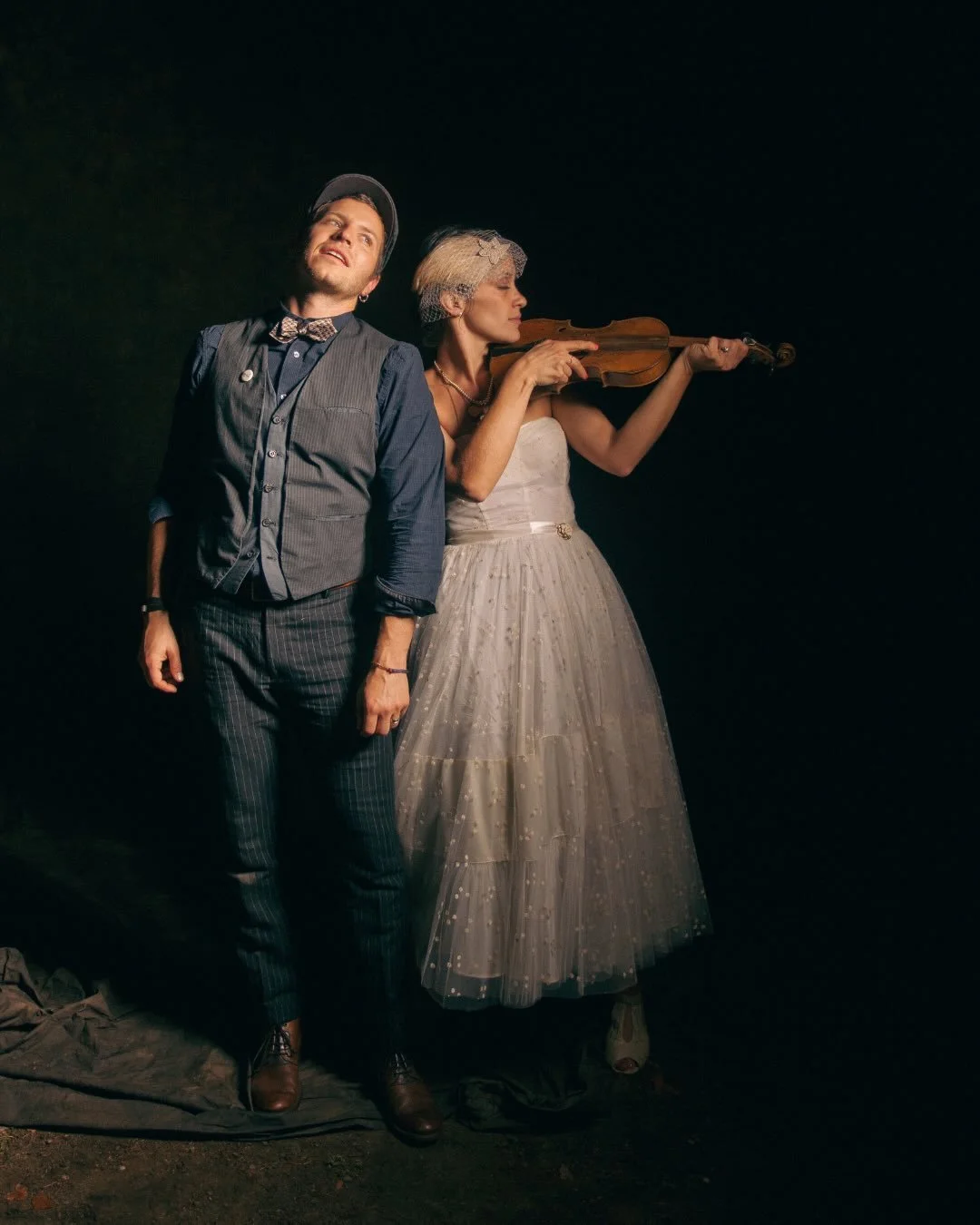 There are weddings that sit outside of trends. Honestly, they&rsquo;re a bit of a relief for this authenticity-loving documentary leaning photographer in a world of perfectly curated, Instagram-ready days. They&rsquo;re the ones that stay with me.

N