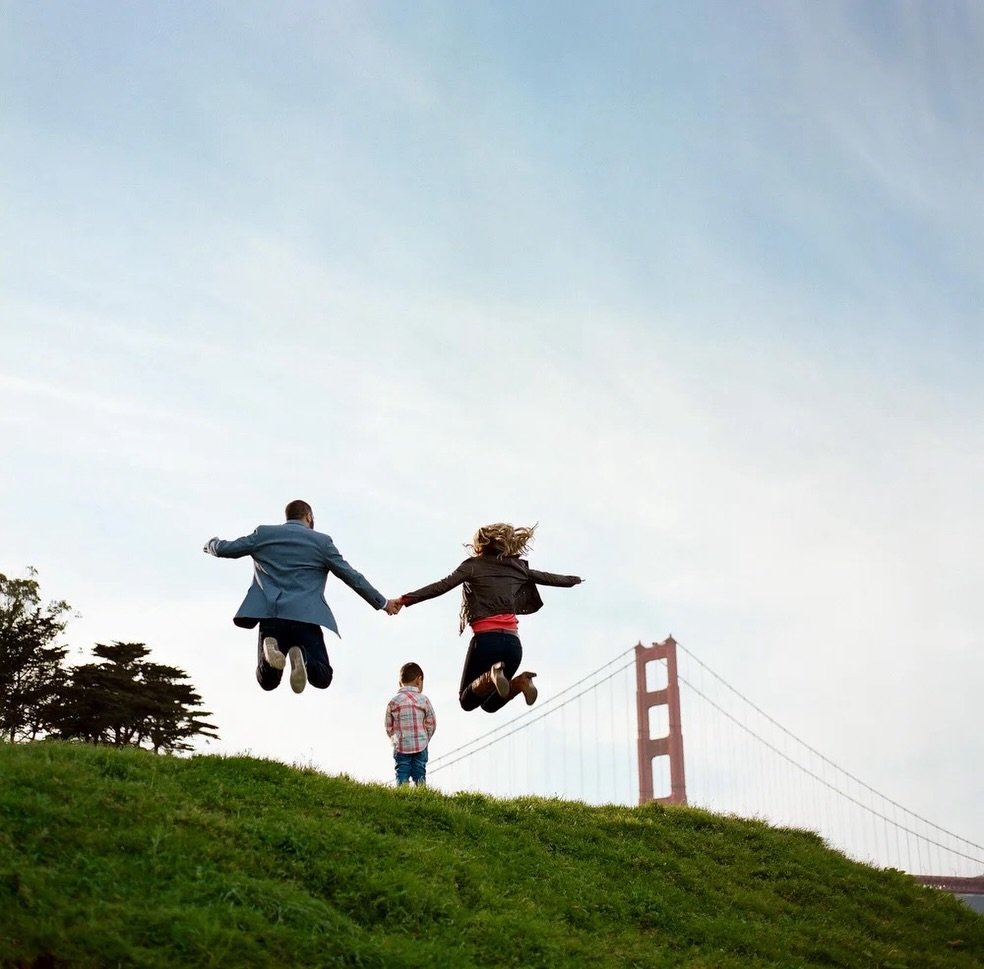 Almost last call for summer family session. ☀️
Reminder: fall will be wedding-heavy for me this year, so I won&rsquo;t have room for family sessions.
Come as you are in June, July, and August: Joy, chaos, connection, all of it.

.
.
.
.
.
.
#Bayareaf