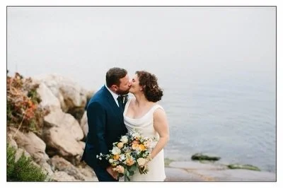 Half Moon Bay is beautiful in any weather, but when the sun decides to make an appearance☀️the whole coastline feels different. This gem of a venue sits right on the water and is beautiful in the coastal fog or full sun, but it&rsquo;s best when it g