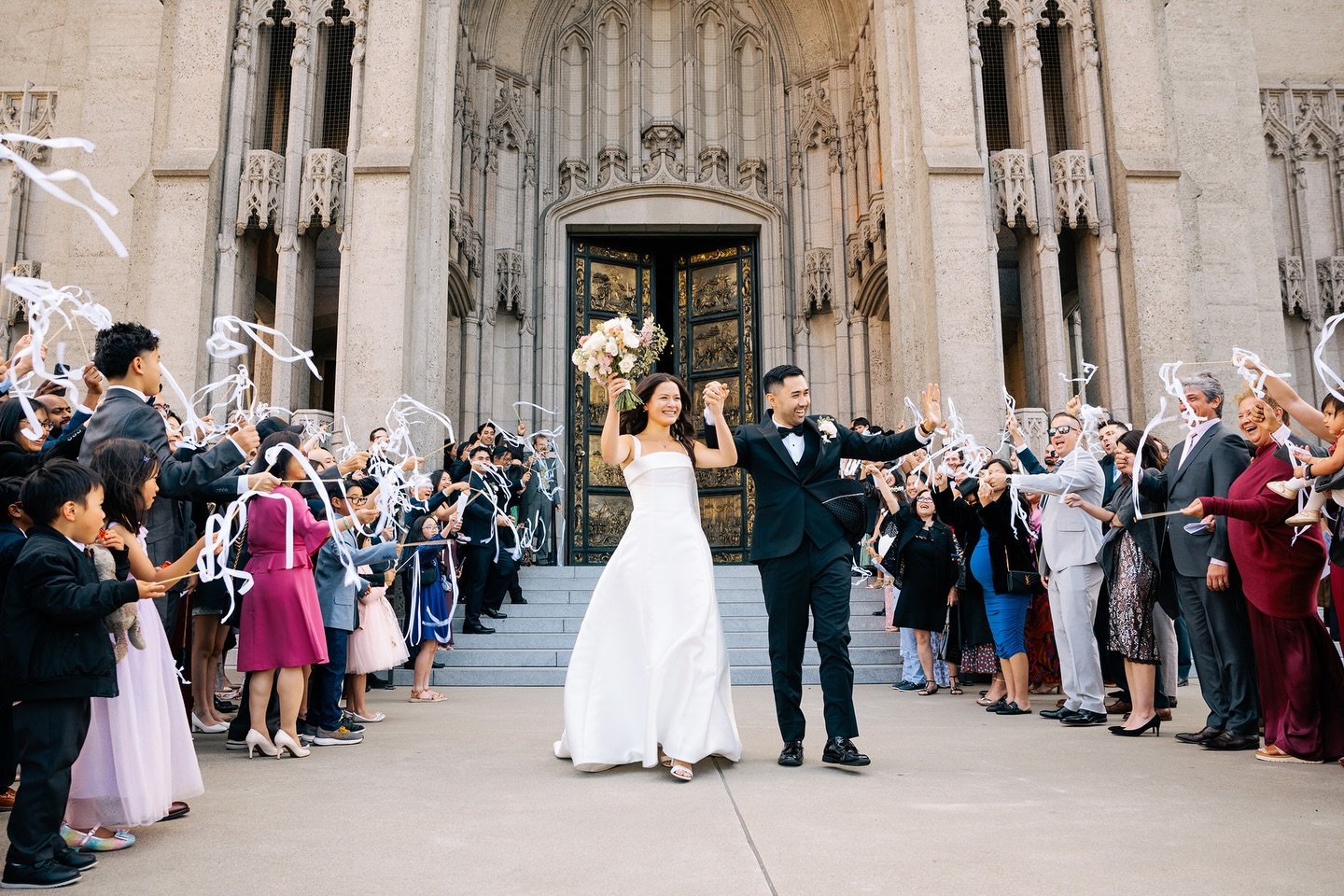 Happy almost one-week-aversary to these two! Which means&hellip; sneak peek time. 🎉

A joyful, all-in kind of exit. Swipe to see what it looked like from my side of the camera! 

.
.
.
.
.
.
Getting Ready: @fairmontsanfrancisco 
Ceremony: @gracecath