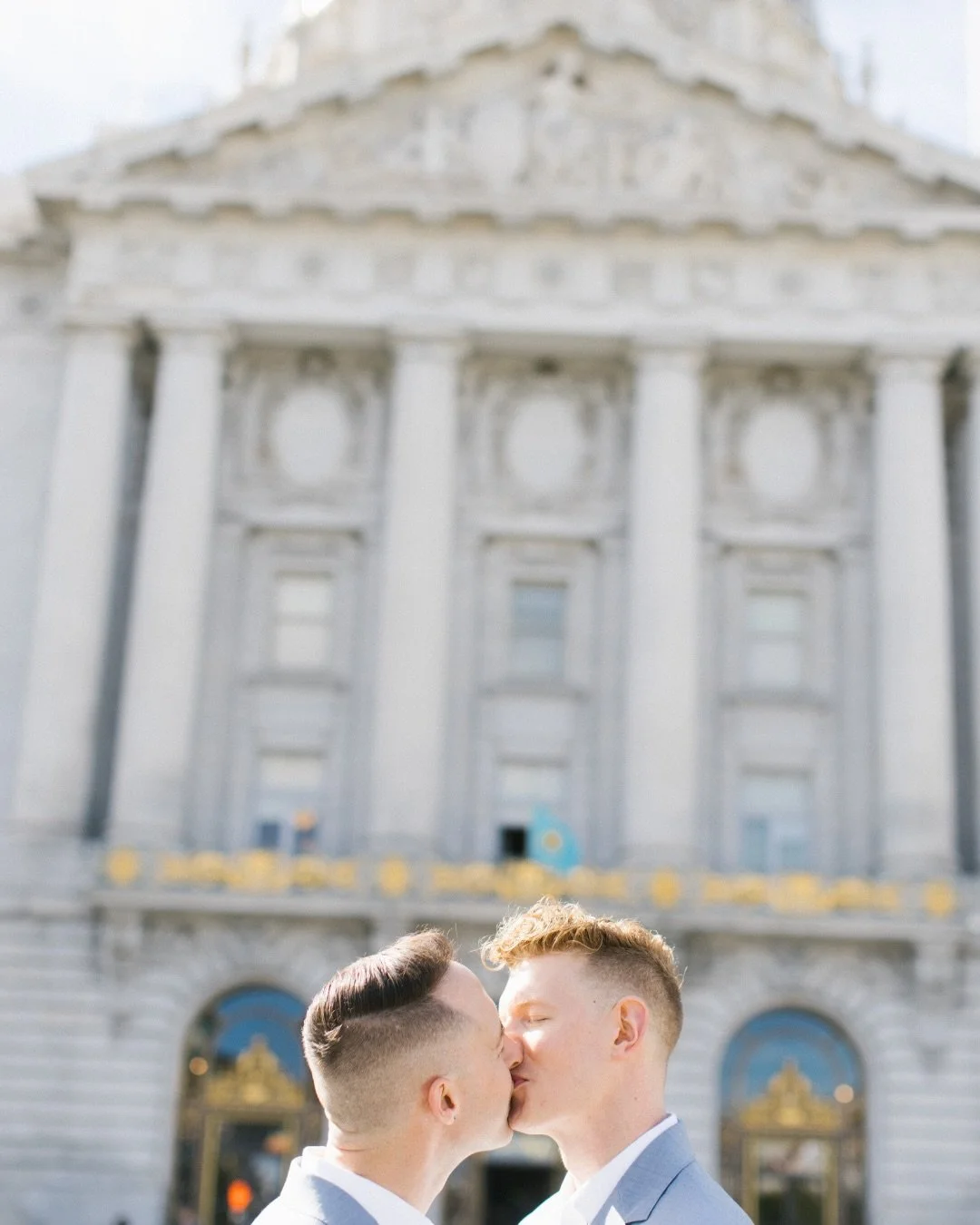 Happy 1 year to J&amp;J 🤍 Fashionably late with the wishes, but this day is never far from my mind.

.
.
.
.
.
.
Wedding Venue: San Francisco City Hall
Reception &amp; Catering: @25lusk 
Planning, Design, &amp; Florals: @lovetheseflowerssf
Ceremony 
