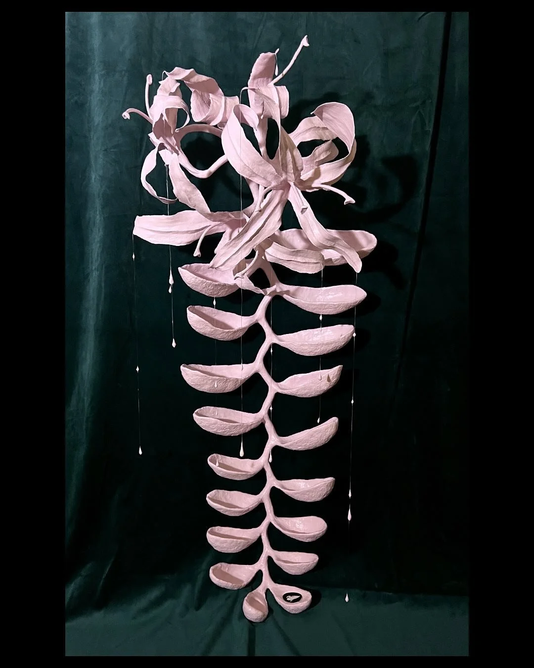 crying iris, with mamma white swan

paper mache clay, acrylic, oil, wood

50&rdquo; x 20&rdquo; x 15&rdquo;

#contemporaryart #floral #sculpture #oilpainting #nest