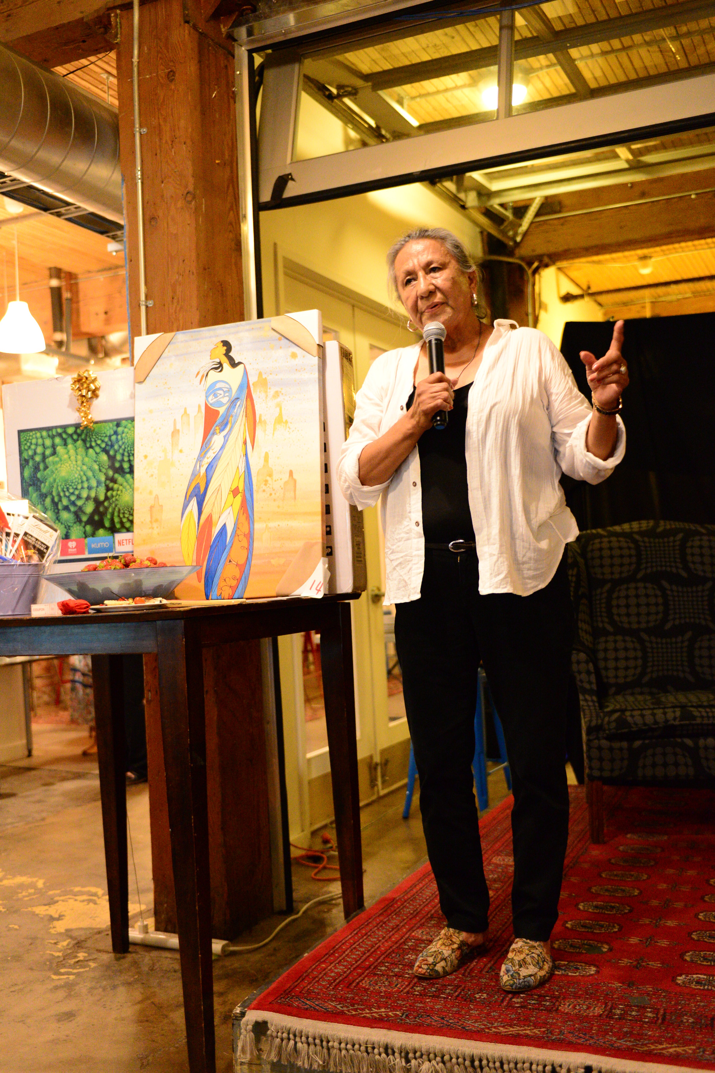  Maxine Noel explaining the significance behind her painting and #MMIW 