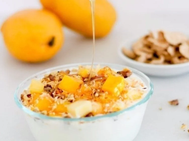 Mango-Pineapple Yogurt Bowl Ingredients 1 tablespoon unsweetened coconut flakes 1 cup (245 grams) plain low-fat yogurt ¼ cup (45 grams) diced pineapple, fresh or frozen ¼ cup (40 grams) diced mango, fresh or frozen 2 tablespoons toasted walnut pieces Calories: 334 Fat: 16g Carbohydrate: 38g Protein: 16g
