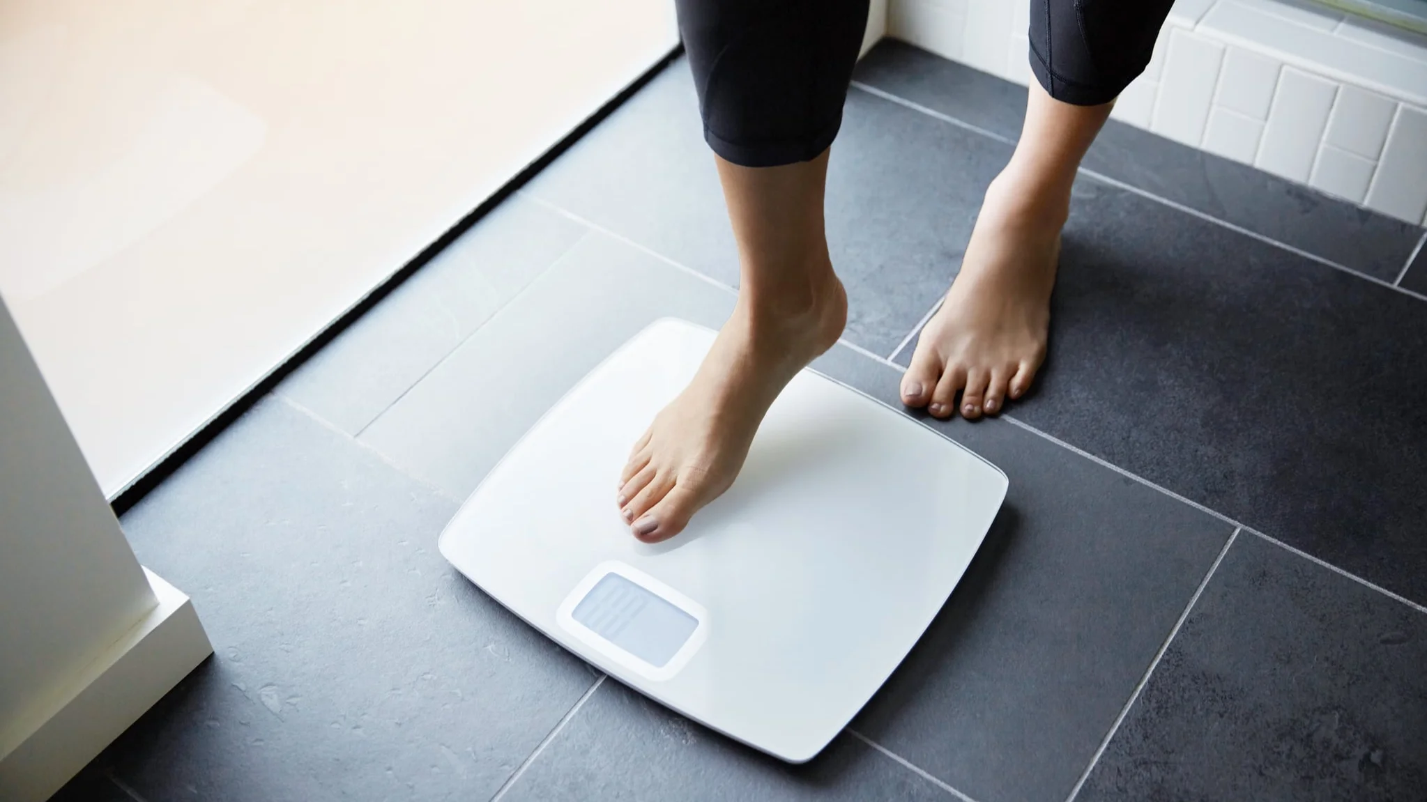 1. AIM TO LOSE A HALF-POUND TO A POUND A WEEK Fad diets promising quick fixes aren’t just uncomfortable and unsustainable. They’re built to backfire. In general, the more rapid or drastic change you make, the more your body wants to fight back. To prevent this from happening, set a goal of losing a half pound per week. If your body is getting the food it needs to function, or just a tiny bit less than it’s used to, it’s going to be more willing to release that extra energy (to burn fat). This not only helps you lose weight, but you’ll be more likely to keep it off long term. 2. FOLLOW THE 5-10% RULE Losing 5–10% of your total body weight at a time is a smart approach, it is theorised that losing more than 10% of your body weight causes the body to fight back and make it more difficult to maintain weight loss. 3. TRY LOSING WEIGHT IN PHASES If you want to lose 20 pounds, set that 5% goal, then try to maintain your new weight for a few months before starting another weight-loss cycle. This will allow your body to adjust to the new weight and gives you a psychological break from dieting. Then work on shedding the remaining pounds. While this process takes time, if you want to maintain your weight loss, you must learn and adopt healthy eating and physical activity habits for the rest of your life. 4. KEEP A FOOD LOG Tracking what you eat is a proven strategy for successful weight loss. While monitoring calories can help you see if you’re overeating, it’s also a good idea to look at your macronutrient breakdown. If you're not getting enough protein. Find ways to amp up your protein, so your body spends more energy digesting it compared to calories from fat and carbs. 5. CONSIDER PROBIOTICS Changing your gut bacteria might help with weight-loss efforts and set point weight, One recent review of research published in Obesity Reviews found probiotic supplementation helped slightly reduce body weight and fat percentage.