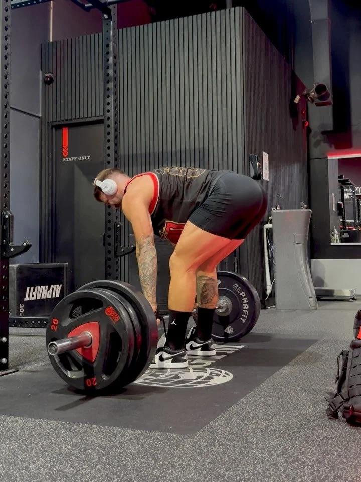 Back &amp; Hamstrings Aka Get Thick Day @worldgymashmore 

A huge focus point for me coming off stage in 2024 is size (of course), but it was clear from stage shots that my quads and overall legs were my strength, overpowering my upper body.

So for 