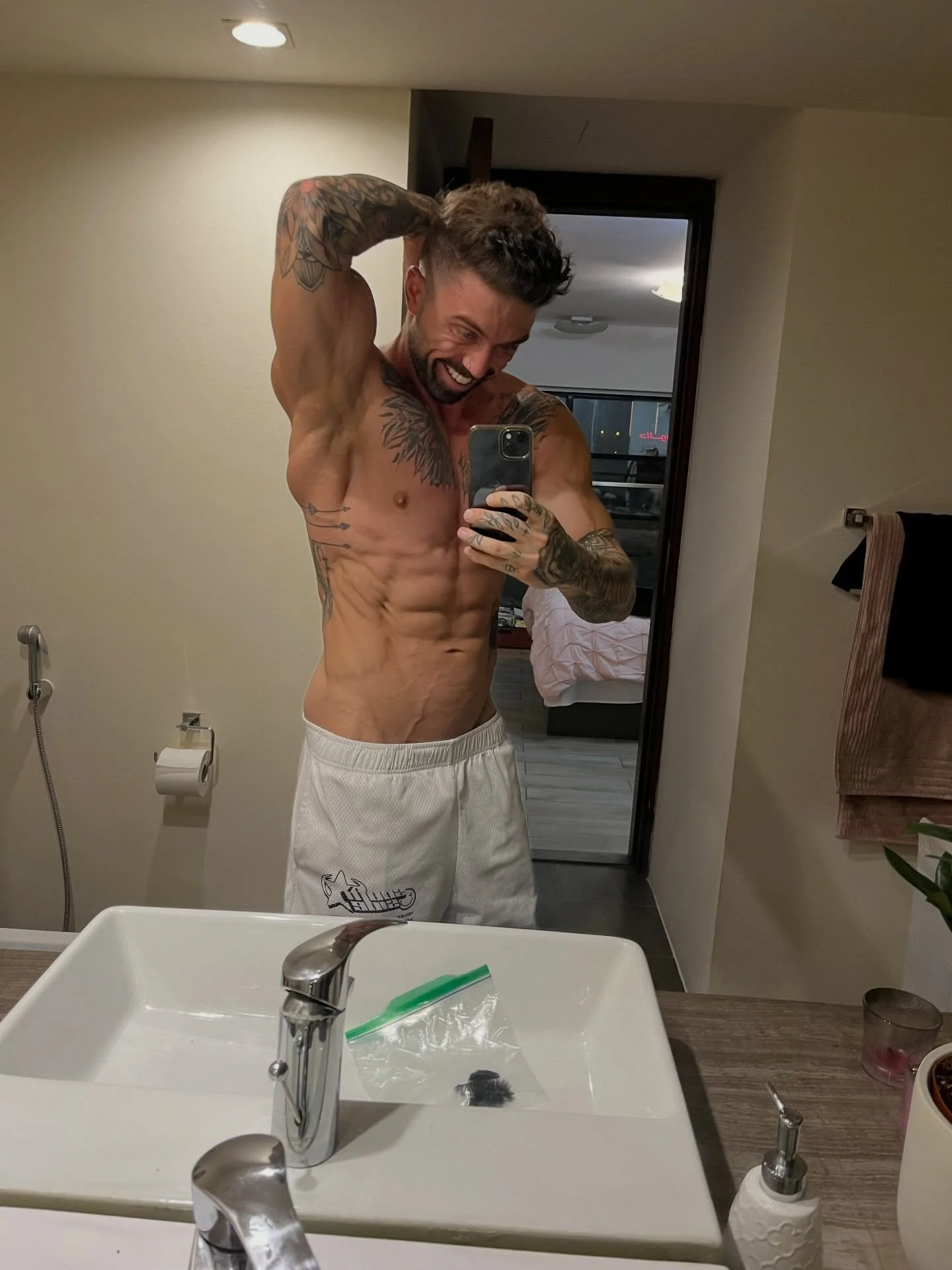 Abs are a sign you&rsquo;re successful.

Yeah&hellip; I said it. Let&rsquo;s see who that triggers 🤣

I&rsquo;ve always wanted abs.

I remember prepping for my first show. I got shredded&hellip; but still had no abs.
 Honestly, I was f*cking dishear