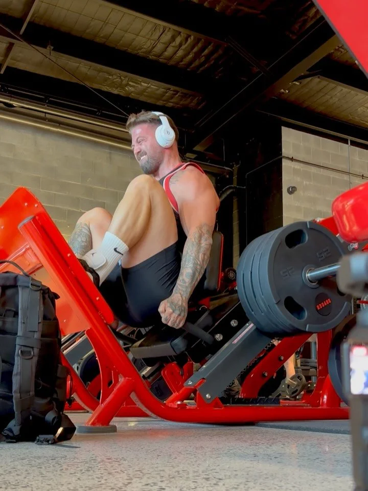 Legs @o2_gyms_australia 

Pretty surreal to be training @o2_gyms in Australia 🇦🇺 

They have done a great job at keeping it very Oxygen, aesthetic as f*ck, large floor plans, but ladies are welcome and music was on.

But, I&rsquo;m not sure you can