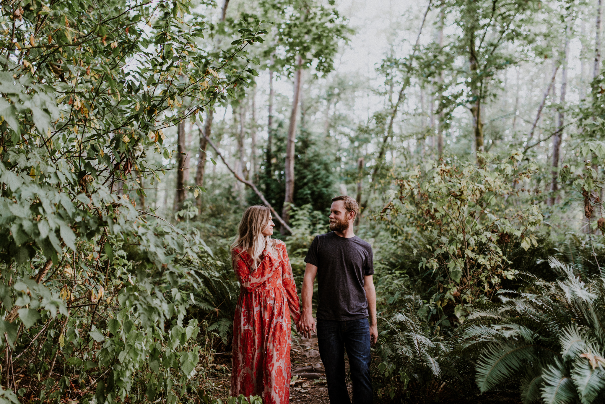 039_StacieCarrPhotography_vancouver-elopement-photographer-adventurous-engagement-smoke-bomb-beach.jpg