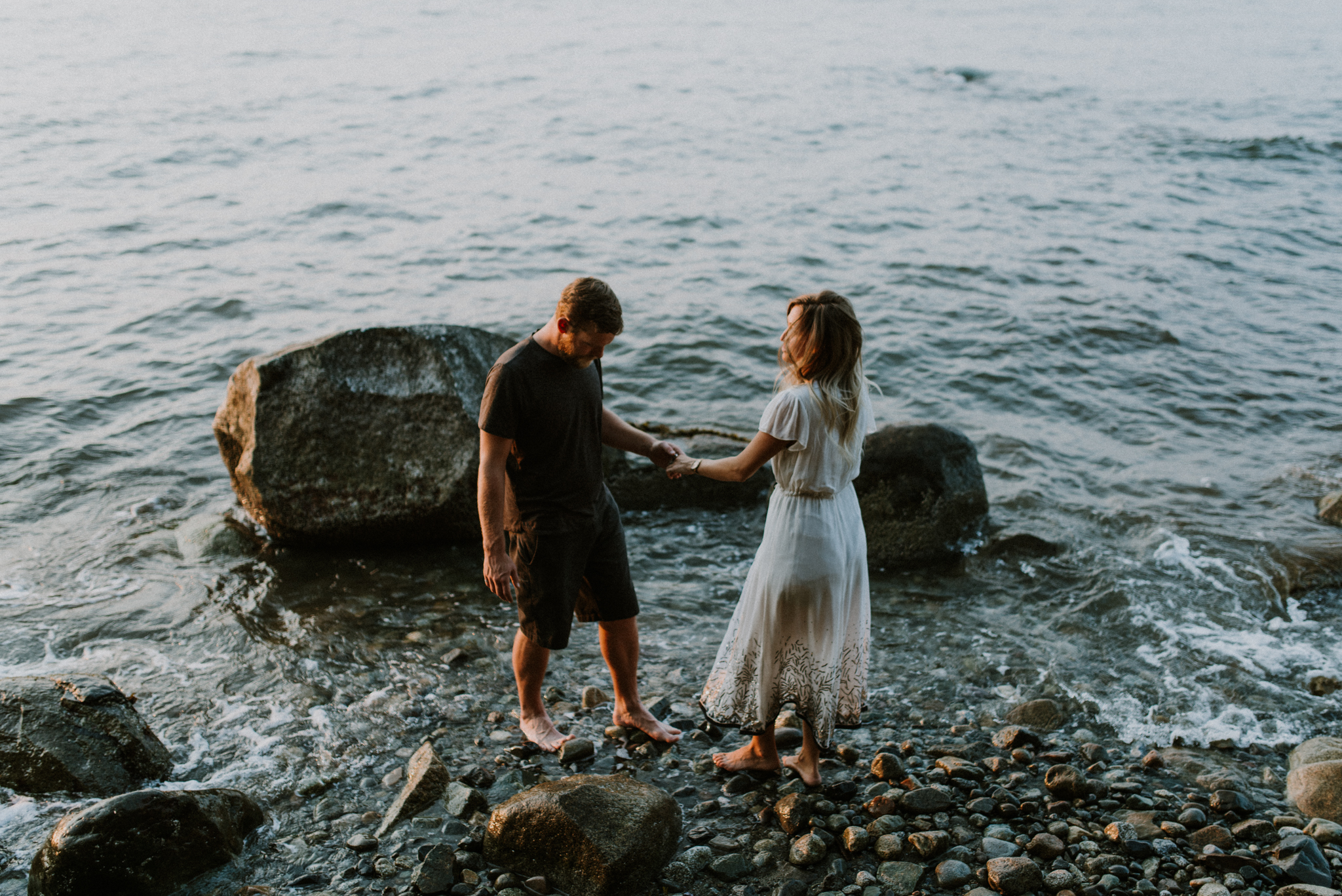 060_StacieCarrPhotography_vancouver-elopement-photographer-adventurous-engagement-smoke-bomb-beach.jpg