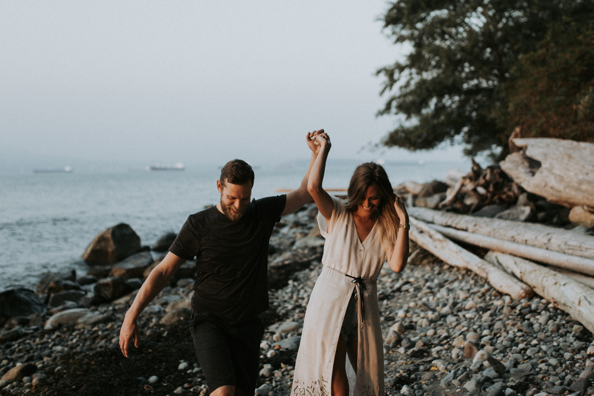 075_StacieCarrPhotography_vancouver-elopement-photographer-adventurous-engagement-smoke-bomb-beach.jpg