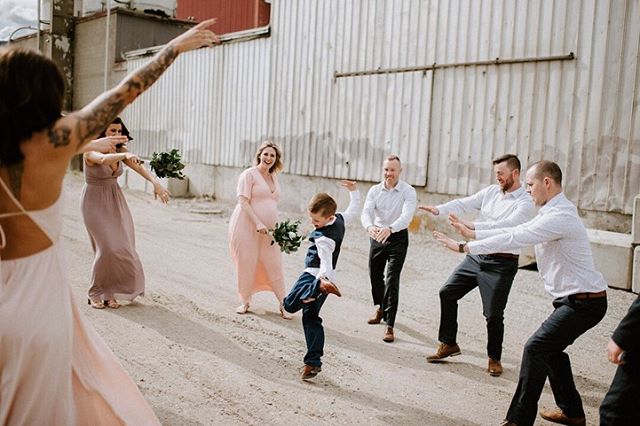 When your son is an absolute rockstar wedding party hype man 👏🏻👌🏼 Sitting over taking dance move notes.

Happy Saturday Folks
-
-
-
-
#destinationweddingphotographer
#canadianweddingphotographer
#vancouverweddingphotographer
#intimateweddingphoto