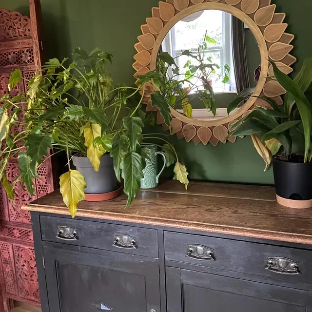 Beautiful mirror, now that I have finally put it up. Really pleased with purchase. The seller was responsive, and mirror was extremely well packaged..webp