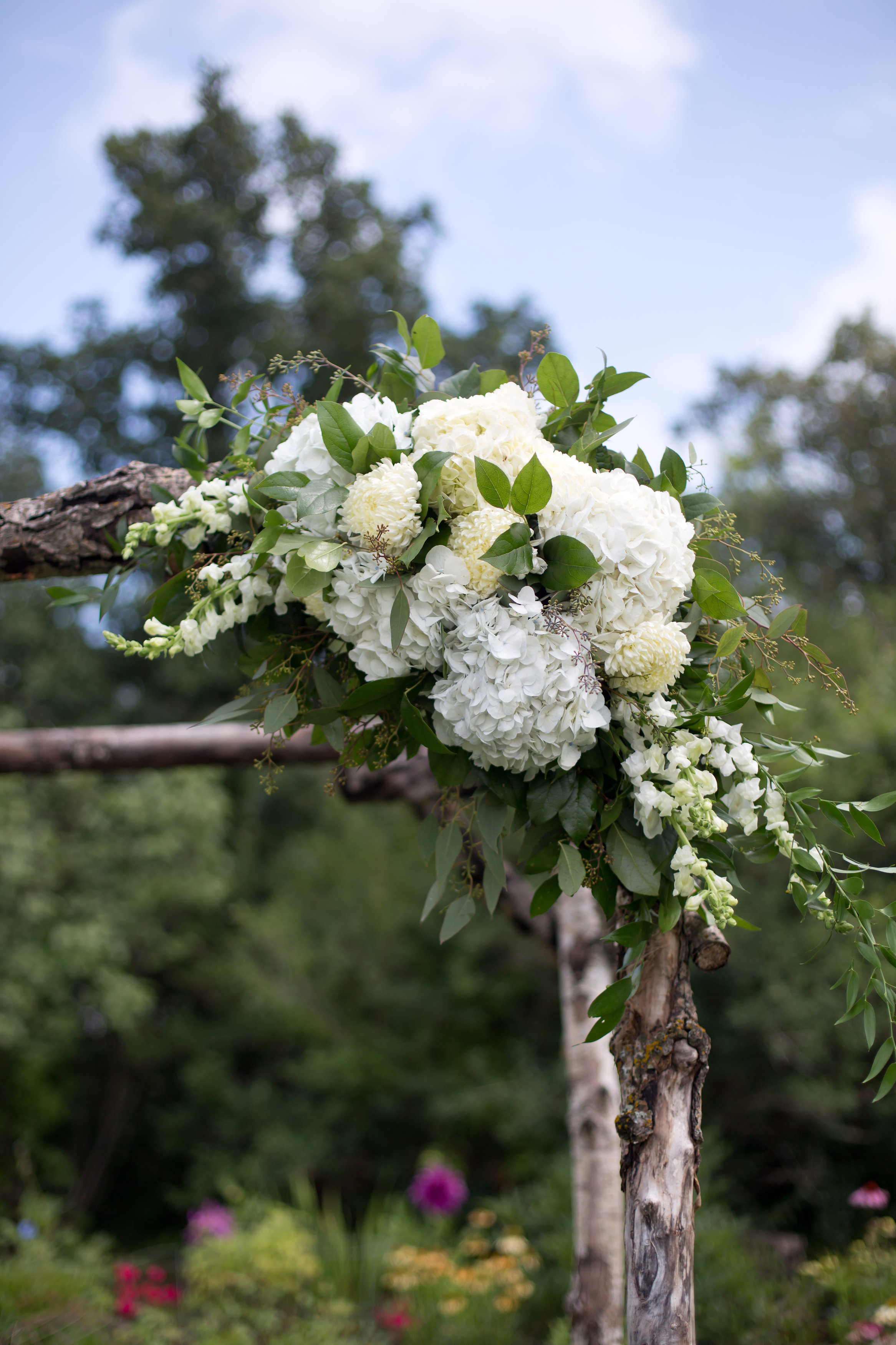Wedding Ceremony Flowers - Pineridge Hollow Weddings
