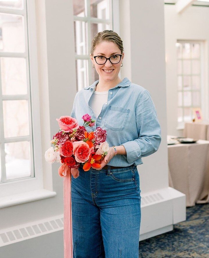 Hello friends! There are a ton of new followers around here lately thanks to a recent reel that the florist world loved (Thank you! Welcome here!) so I thought it would be a good chance to say hi! If you're interested, a few things about me: ⁠
⁠
-I g