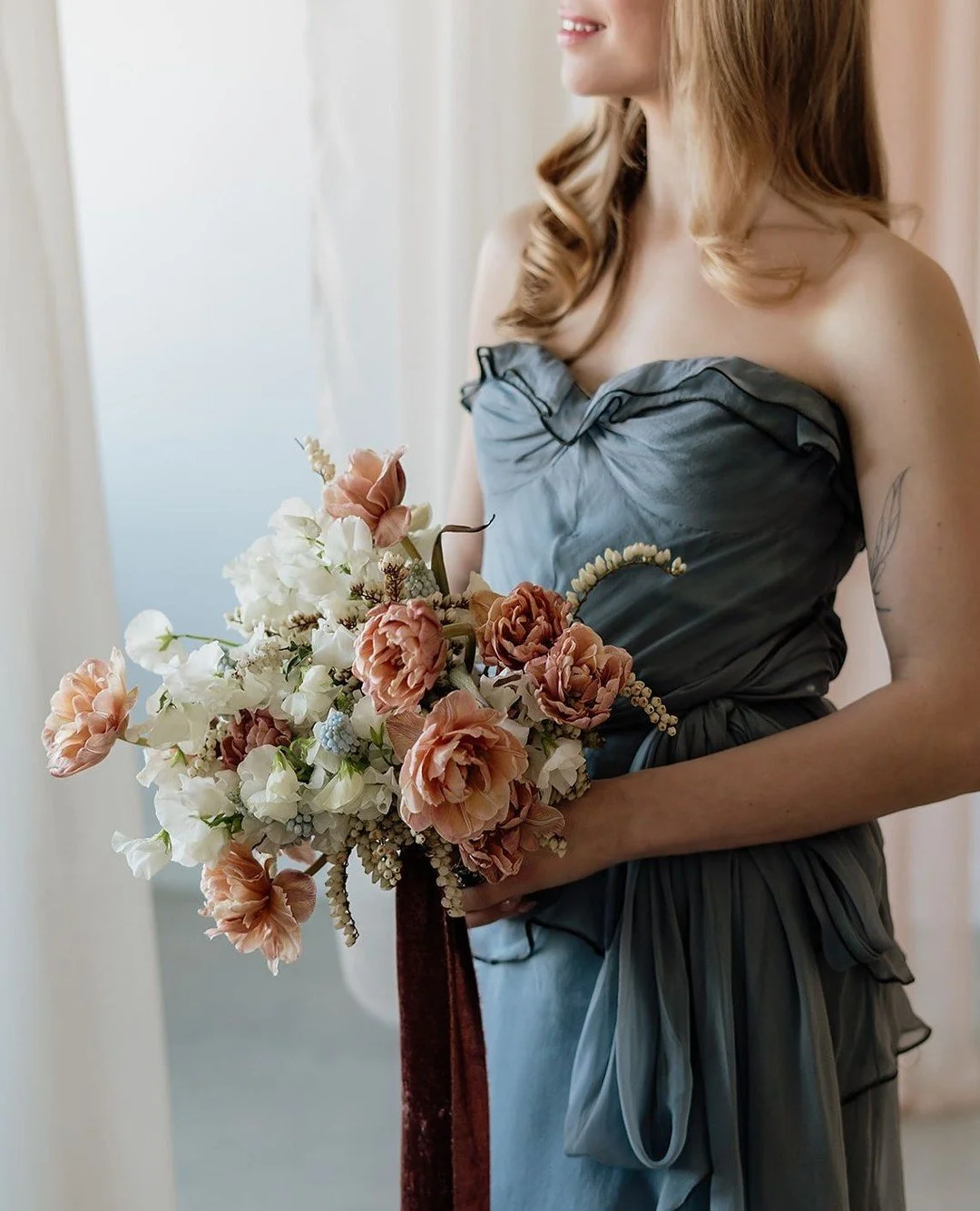 I won't lie. When browns started coming back in, I had some serious flashbacks to 2008 issues of The Knot with lots of shiny brown taffeta and I really struggled to imagine how I could ever like this. ⁠
⁠
What I've settled on is lots of blending, muc