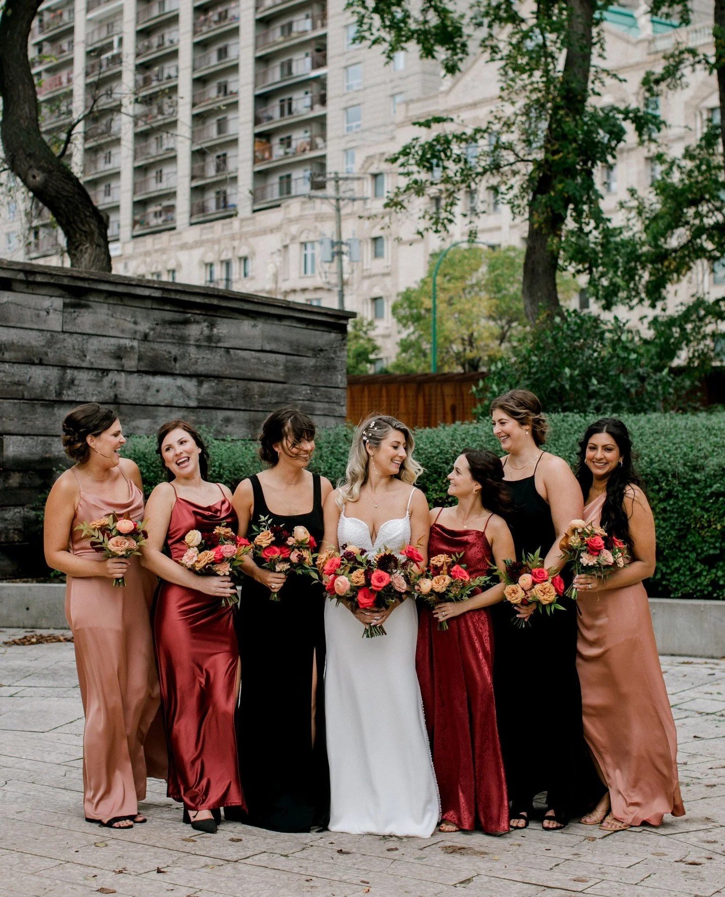 I&rsquo;m continuing to catch up on sharing stories from last fall&rsquo;s weddings, and today on the blog we&rsquo;re looking at Tatiana and Kevin&rsquo;s! They planned an elegant fall wedding, with a fun colour palette and some moody details.⁠
⁠
On