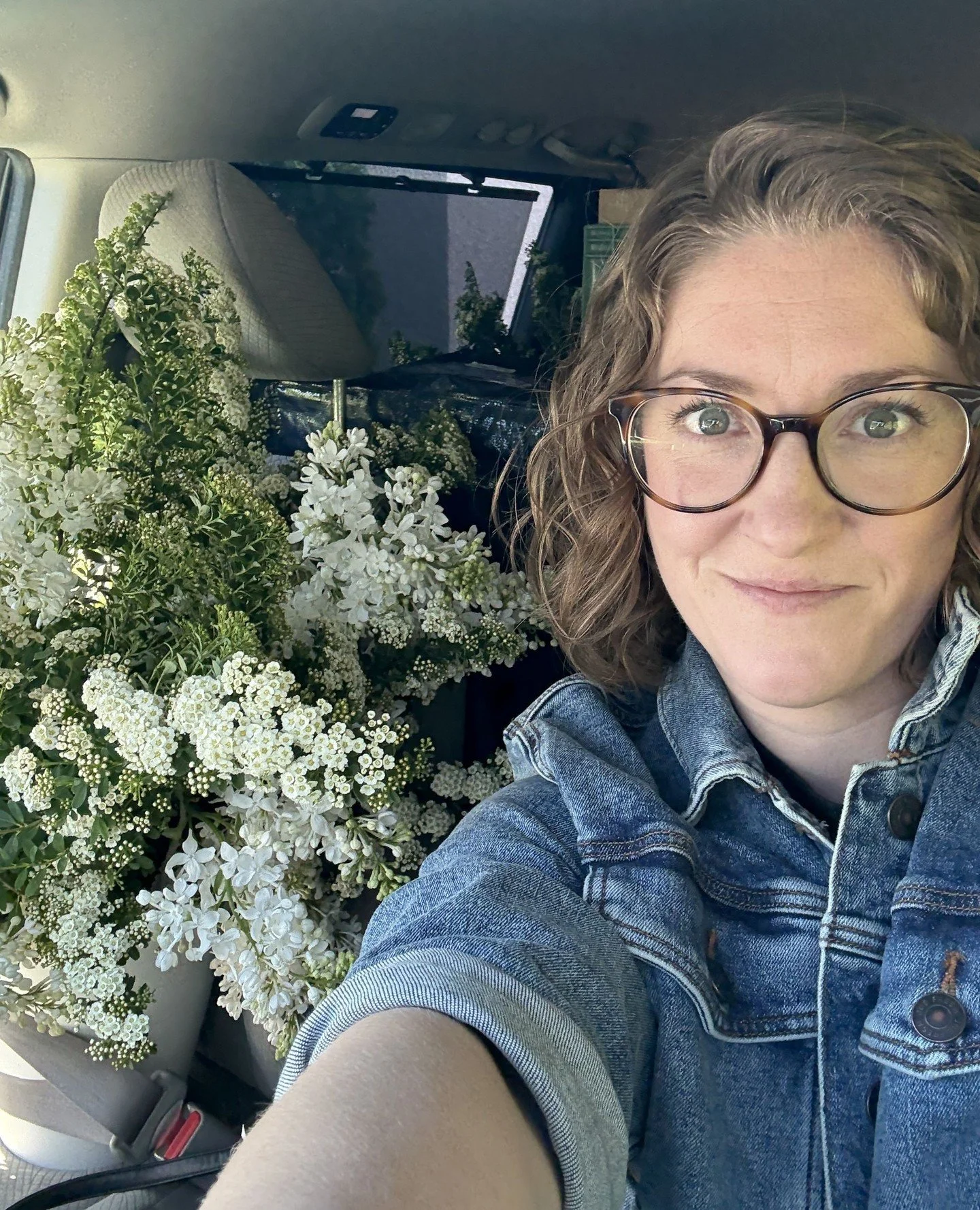 Some of my favourite flowers this year, part 1. More to come because there were SO many good things this year.⁠
⁠
Spirea grown by @missmilliesflowerfarm and lilac grown by @bldgardens⁠.⁠
⁠
Light purple lilac from @bldgardens ⁠and I'll be honest, this