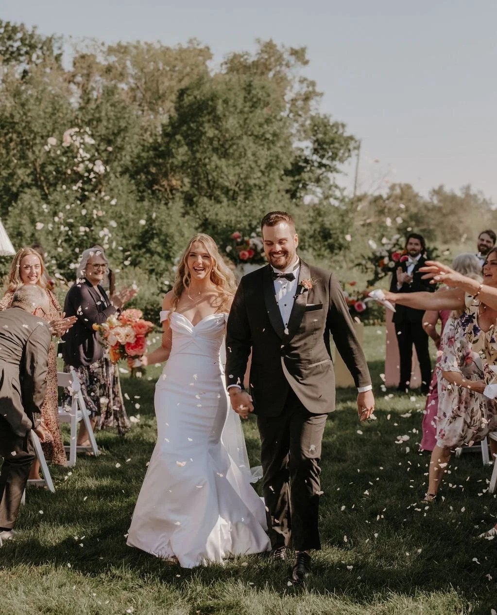 They have the world at the fingertips, and they chose to come back home to get hitched ❤️⁠
⁠
A few of the things I love: colour-driven floral design, summer flowers, and a couple who loves the creative collaboration in their wedding design. AND WHEN 