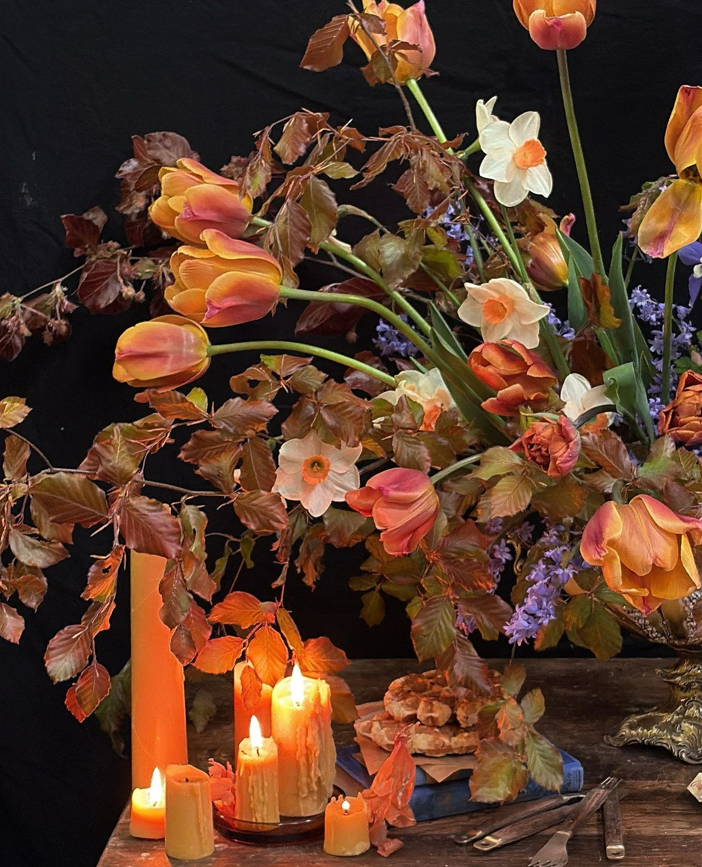 Moments from our still-life meets Dutch Masters day at @fleuropean, which was my favourite day of the week. Unedited, but I just don't have the patience to sift through 300 photos and choose the best ones and edit them. Sorry buds. ⁠
⁠
1)  Close up o