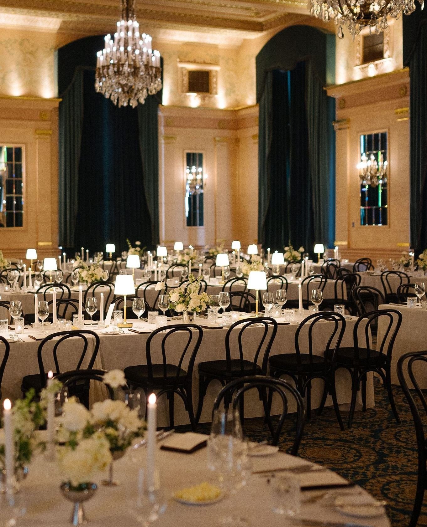 Supper club vibes, elevated. ⁠
⁠
Floral design: @stonehouseweddings⁠
Event planning and design: @soireeplanning⁠
Cover image: @tedijean⁠
Venue: @fortgarryhotel⁠
Rentals: @plannedperfectly @collectiverentals_ @theweddingsuitemb⁠
Lighting: @eventlight⁠