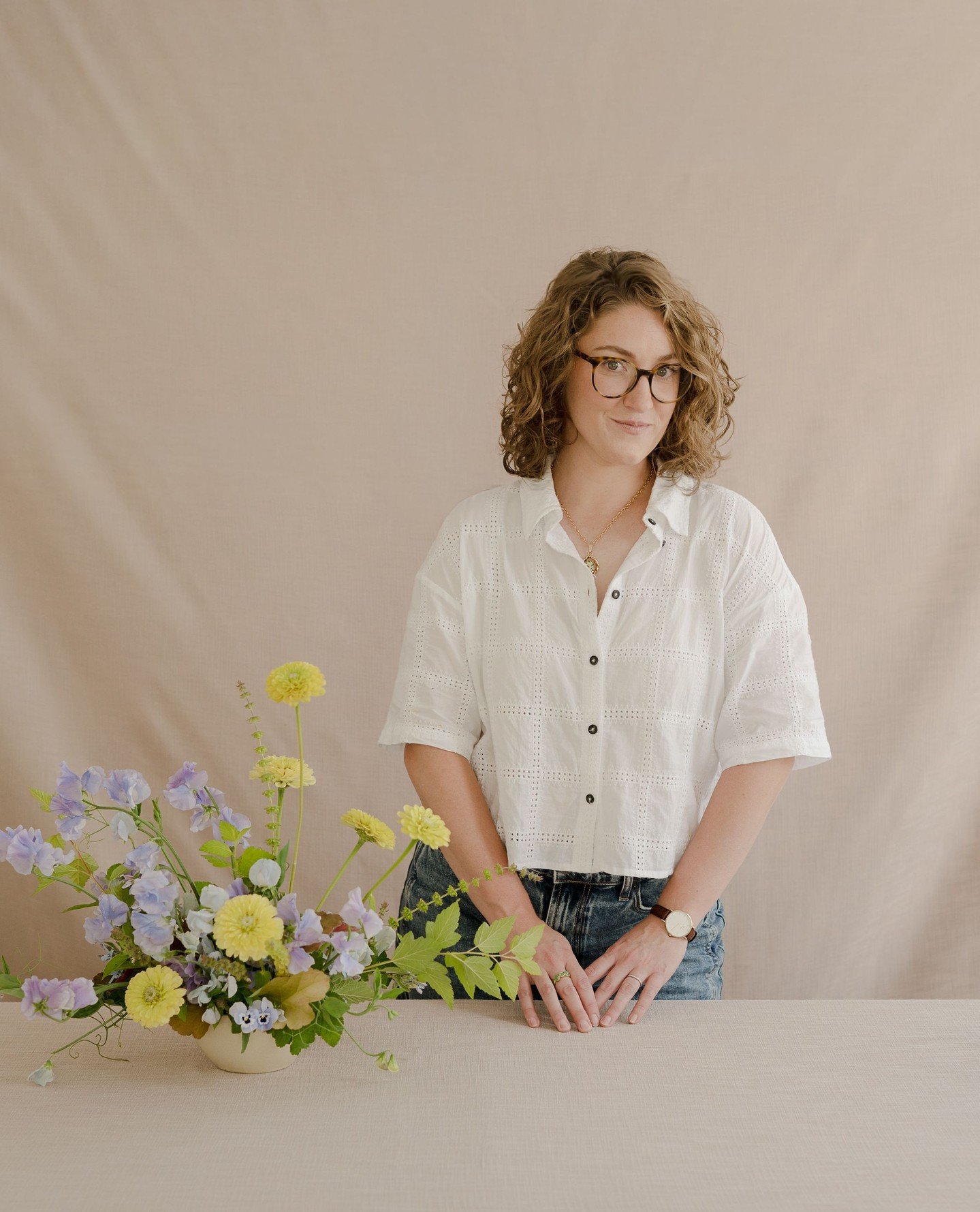 New headshot alert ✨ Last month we did the greatest team branding session with Vanessa and I COULD NOT LOVE THE PHOTOS MORE. Cannot wait to pop these onto my website and freshen up a few things! ⁠
⁠
PS: a perfect example of touches of a vibrant colou