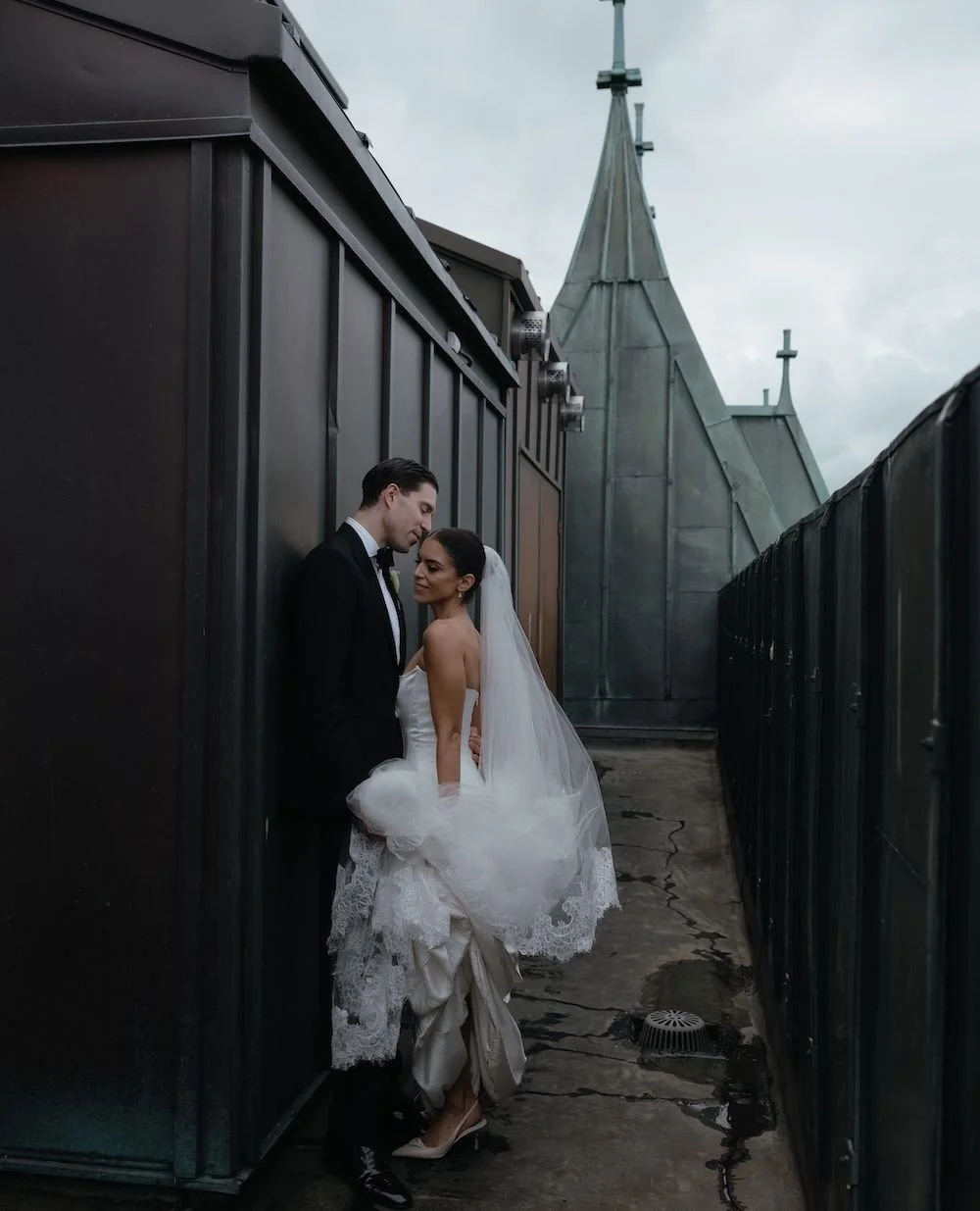 Today on the blog, a recap of Victoria and Stefan's beautiful, contemporary elegance wedding at @fortgarryhotel last summer. ⁠
⁠
Featuring some of the most gorgeous portraits I've ever seen @michael.and.melanie create and a chic minimalistic design, 