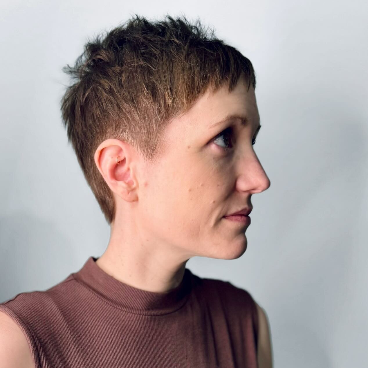 Cassandra ❤️✂️ by Scott using Etaro Cr-575 scissors @hikariscissorsusa @phdscissors hydrate shampoo @conscia.life and styled with Powder @hairstorystudio  #pdxsalon #portlandhairsalon #pdxhairstylist #pixiecut #shorthair