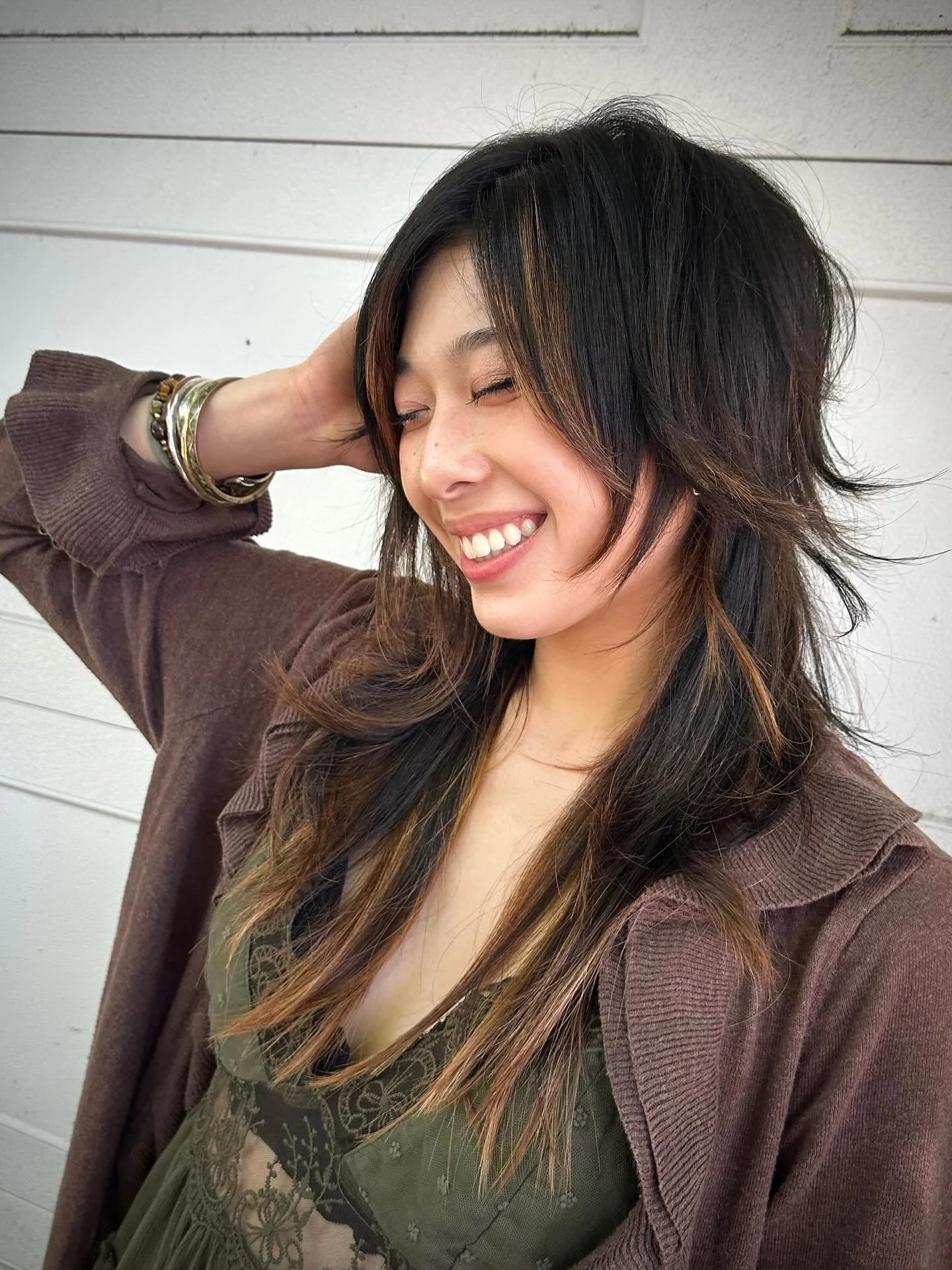Sweet soft long layered shag by @feryn.fischer.hair ❣️ styled with @backofbottle PLENTI-FULL STYLING SPRAY 
&bull;
&bull;
&bull;
#PDX #PDXHair #PDXHairSalon #PDXHairStylist #Portland #PortlandHair #PortlandHairStylist #RazorCut #Elevate #BehindTheCha